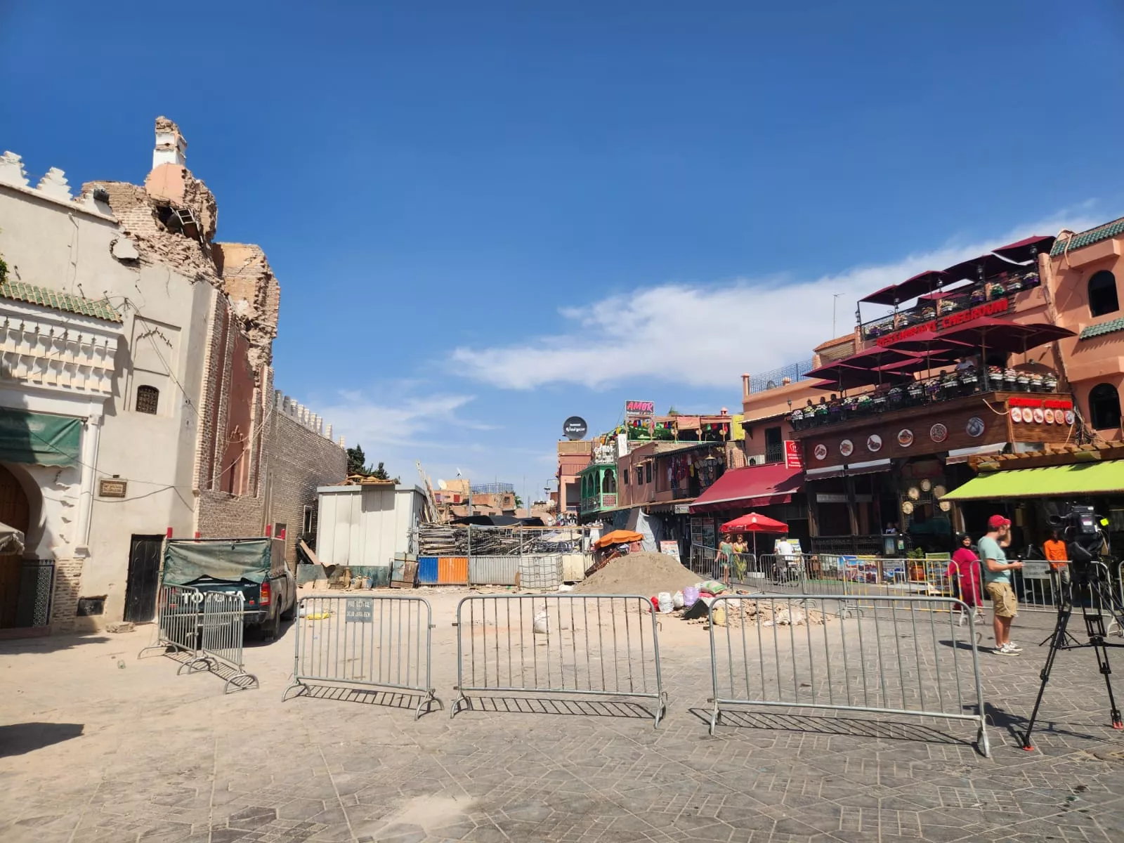 Medios de comunicación contando la tragedia. Foto Sergio Sarría