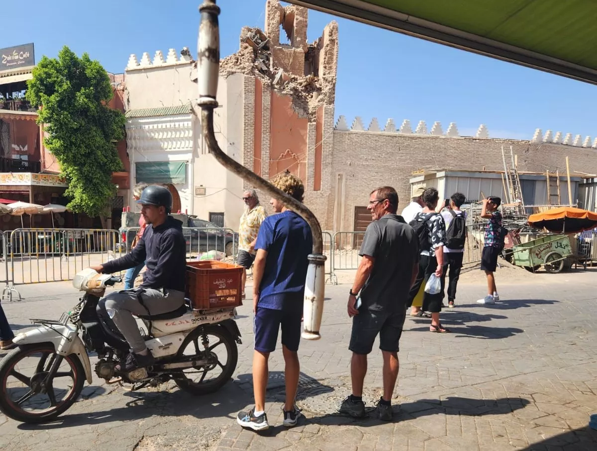 El oscense Sergio Sarría contempla los efectos del terremoto en Marrakech.