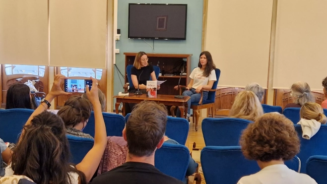 Ana Requena ha presentado su último libro, Intensas. Ana Rosa Maza y Ana Requena. Foto Myriam Martínez