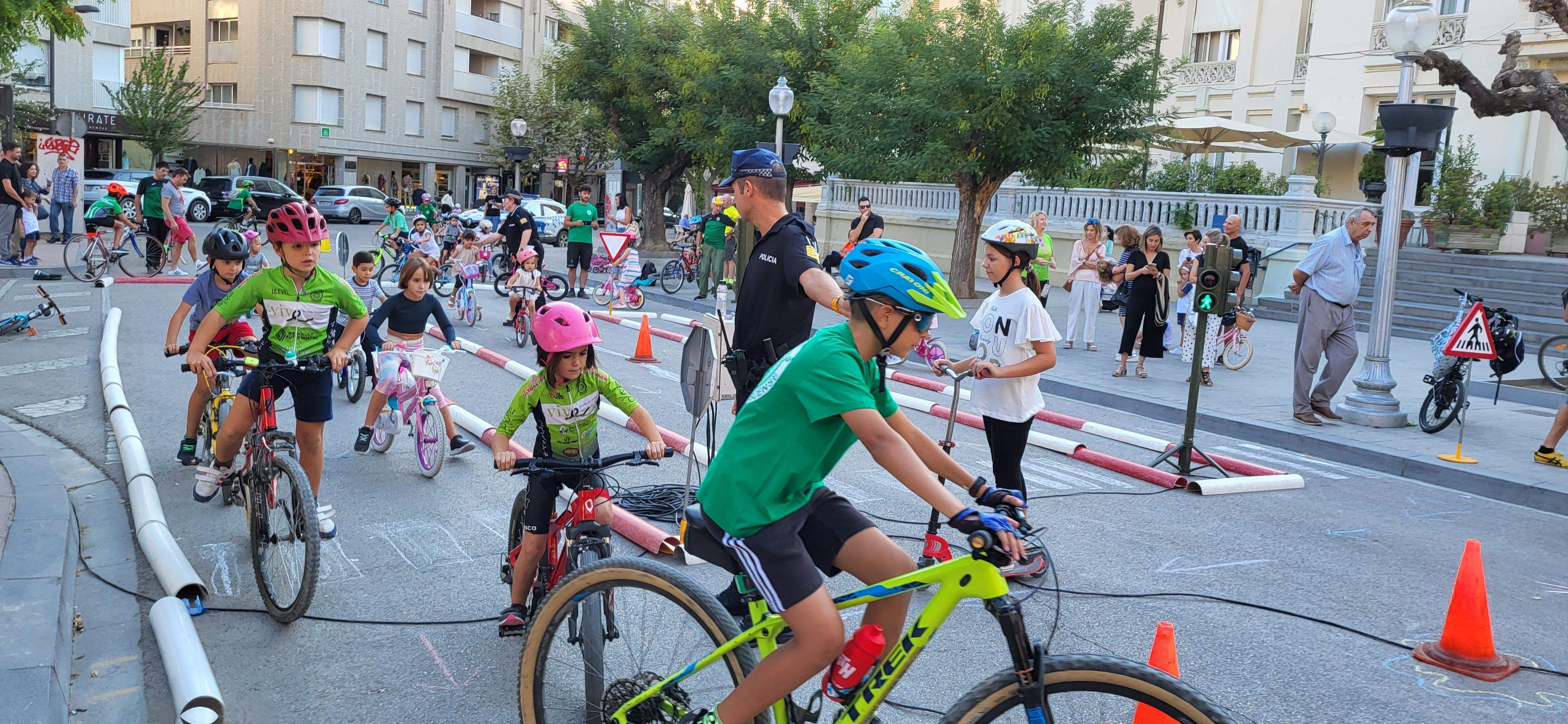 Un circuito para divertirse y aprender seguridad vial en Huesca