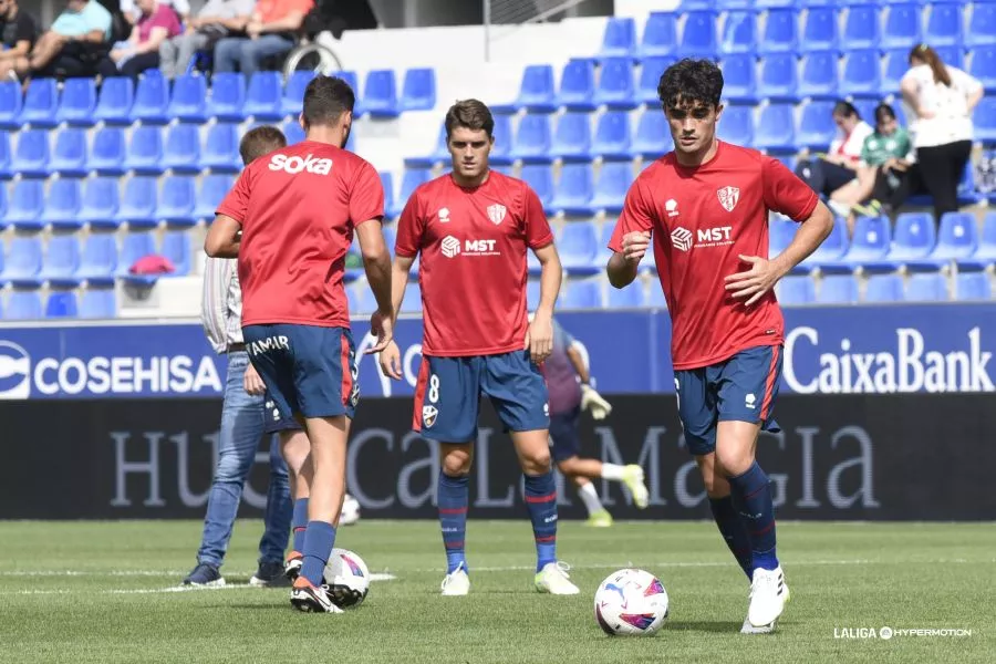 Calentamiento del Huesca antes del partido