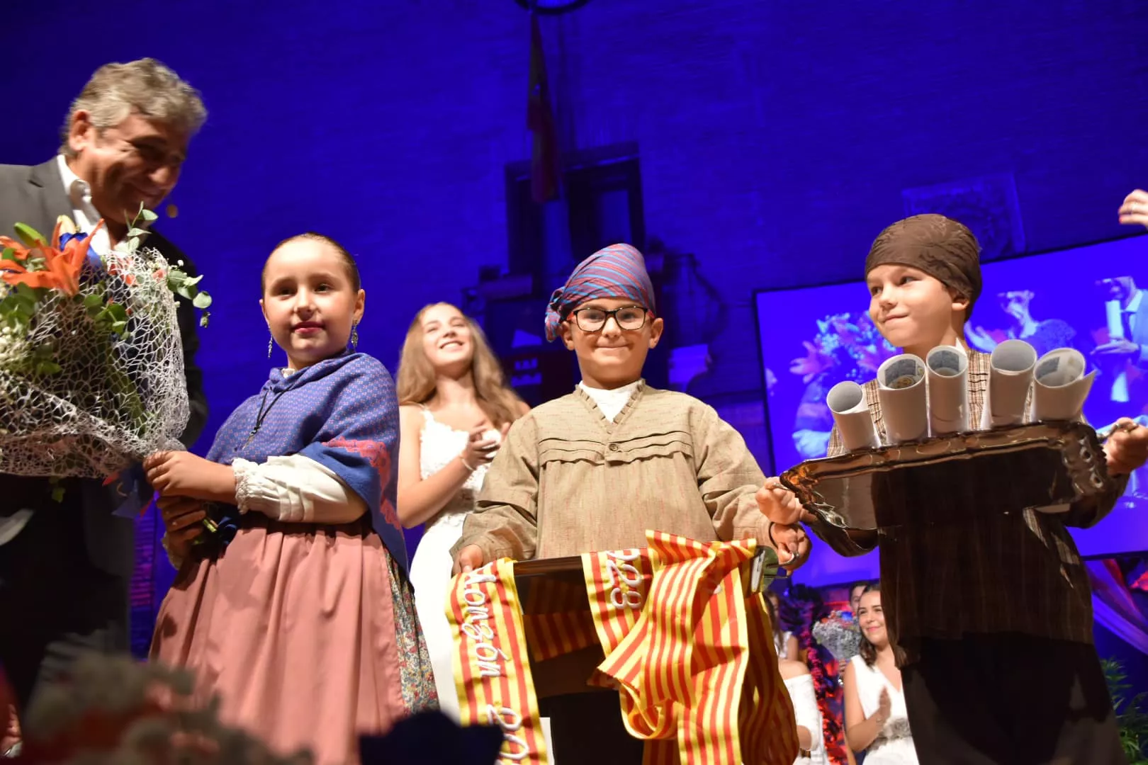 Lectura del pregón de las fiestas de Monzón y presentación de Zagalas, Zagales, Zagaletas y Zagaletes 