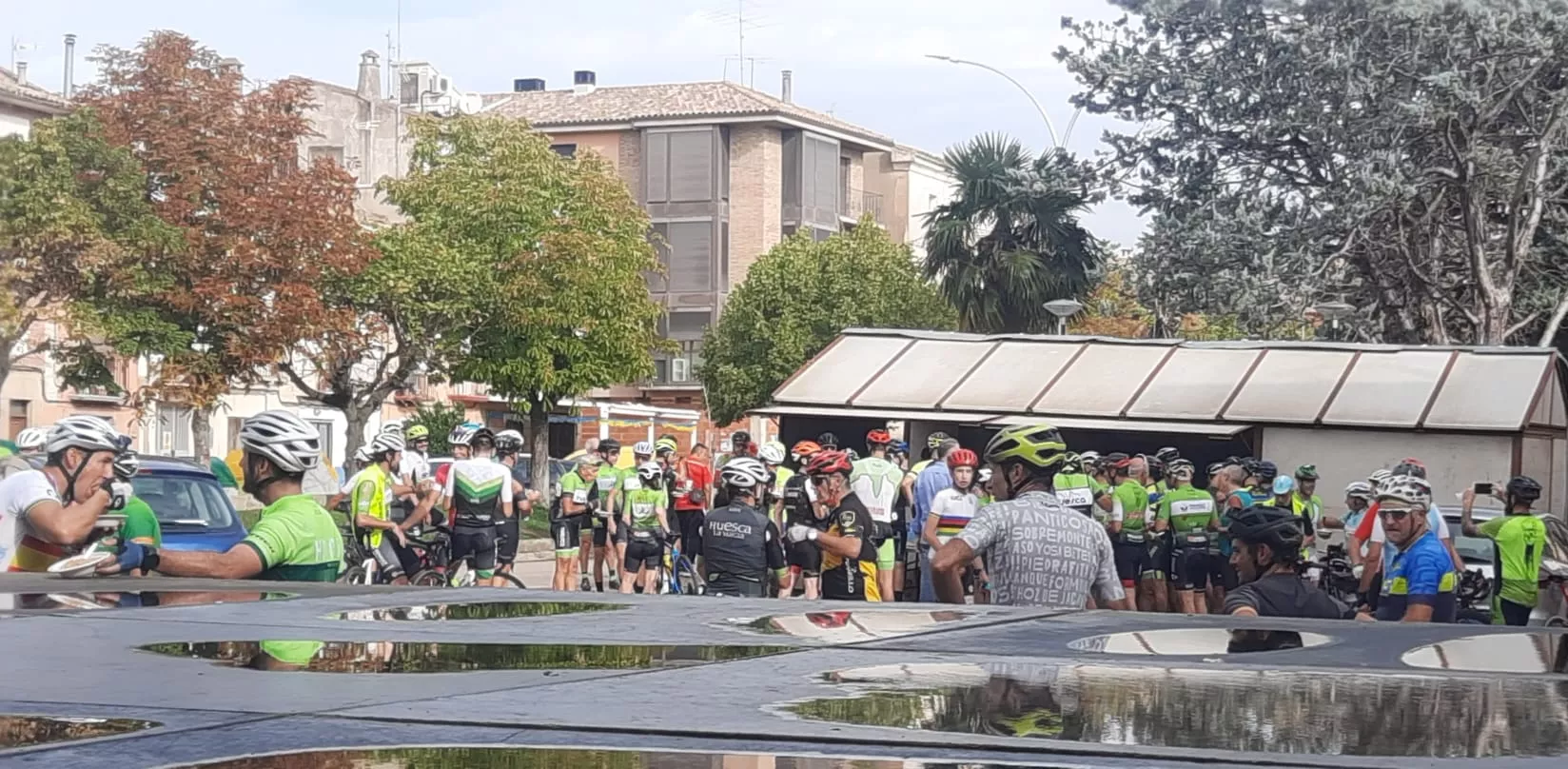 Almuerzo en Ayerbe. Foto Alejandro Salcedo 