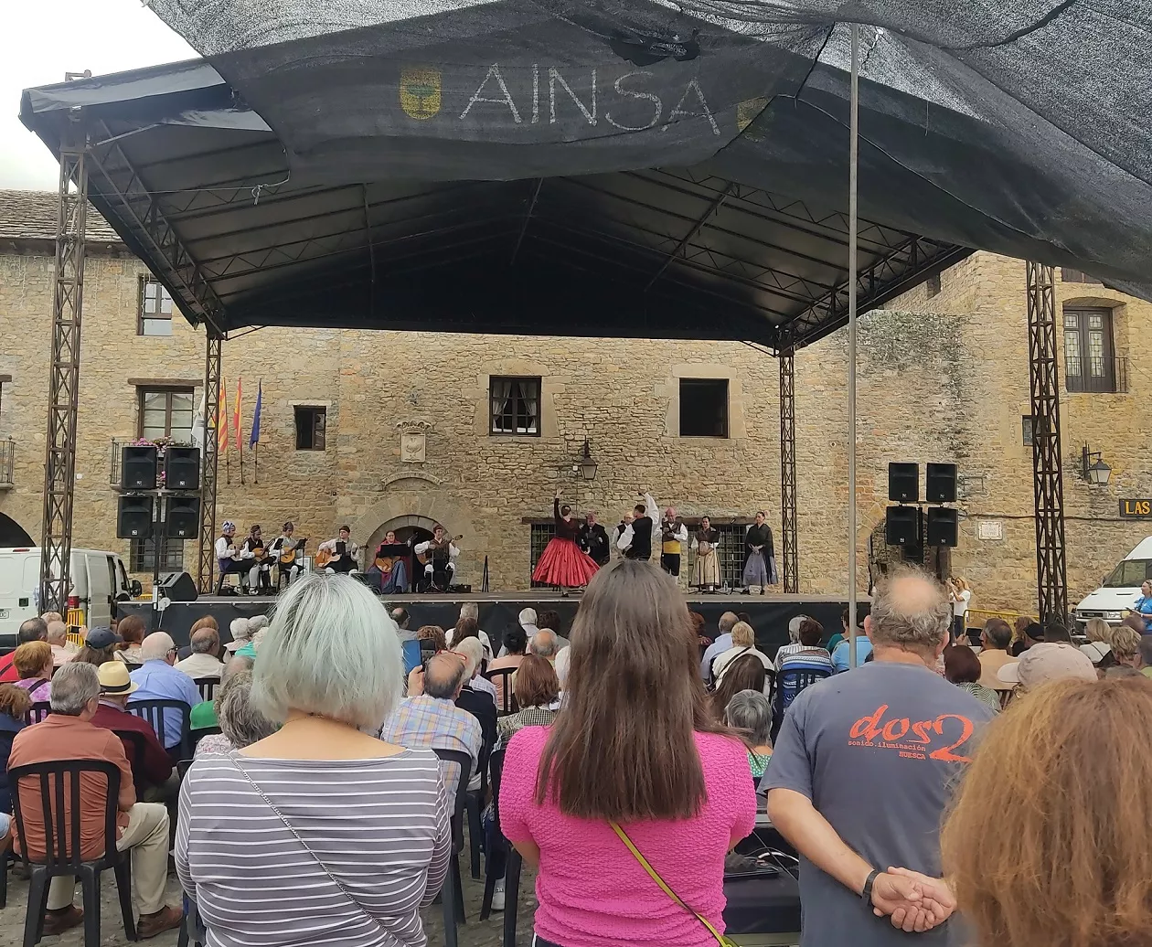 Festival de jotas del domingo.