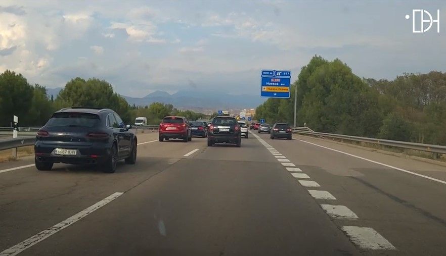 La Guardia Civil efectúa investigaciones de detección de permisos de conducir fraudulentos.