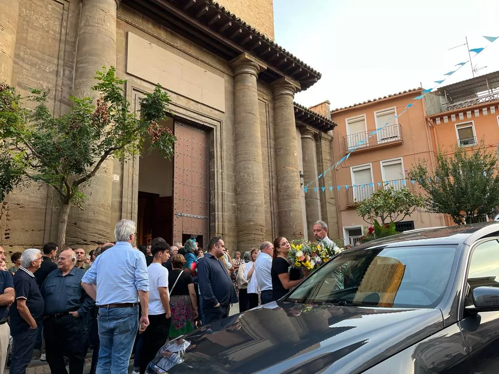 La misa funeral se ofició este lunes en Sariñena, pueblo natal de Manu Tena. 