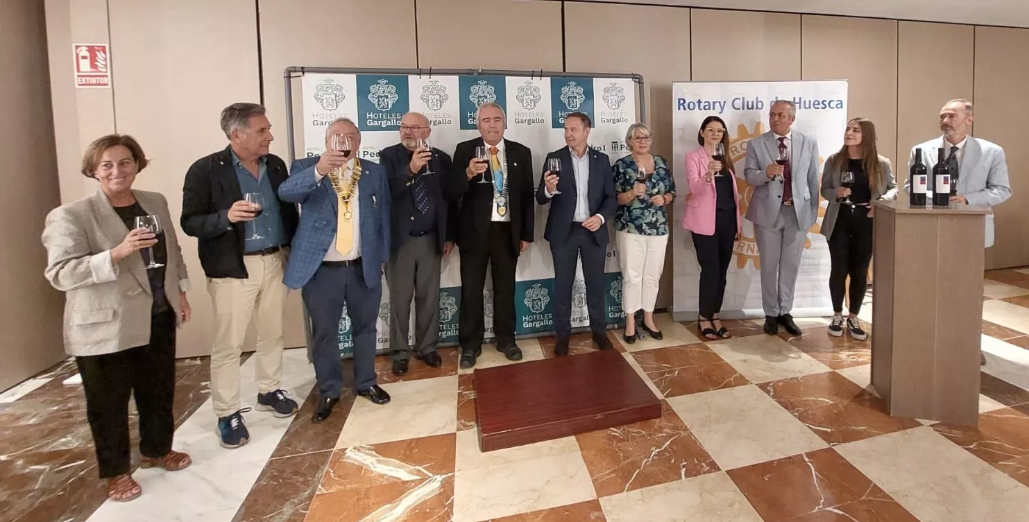 Brindis con el vino solidario Brindis con el vino solidario