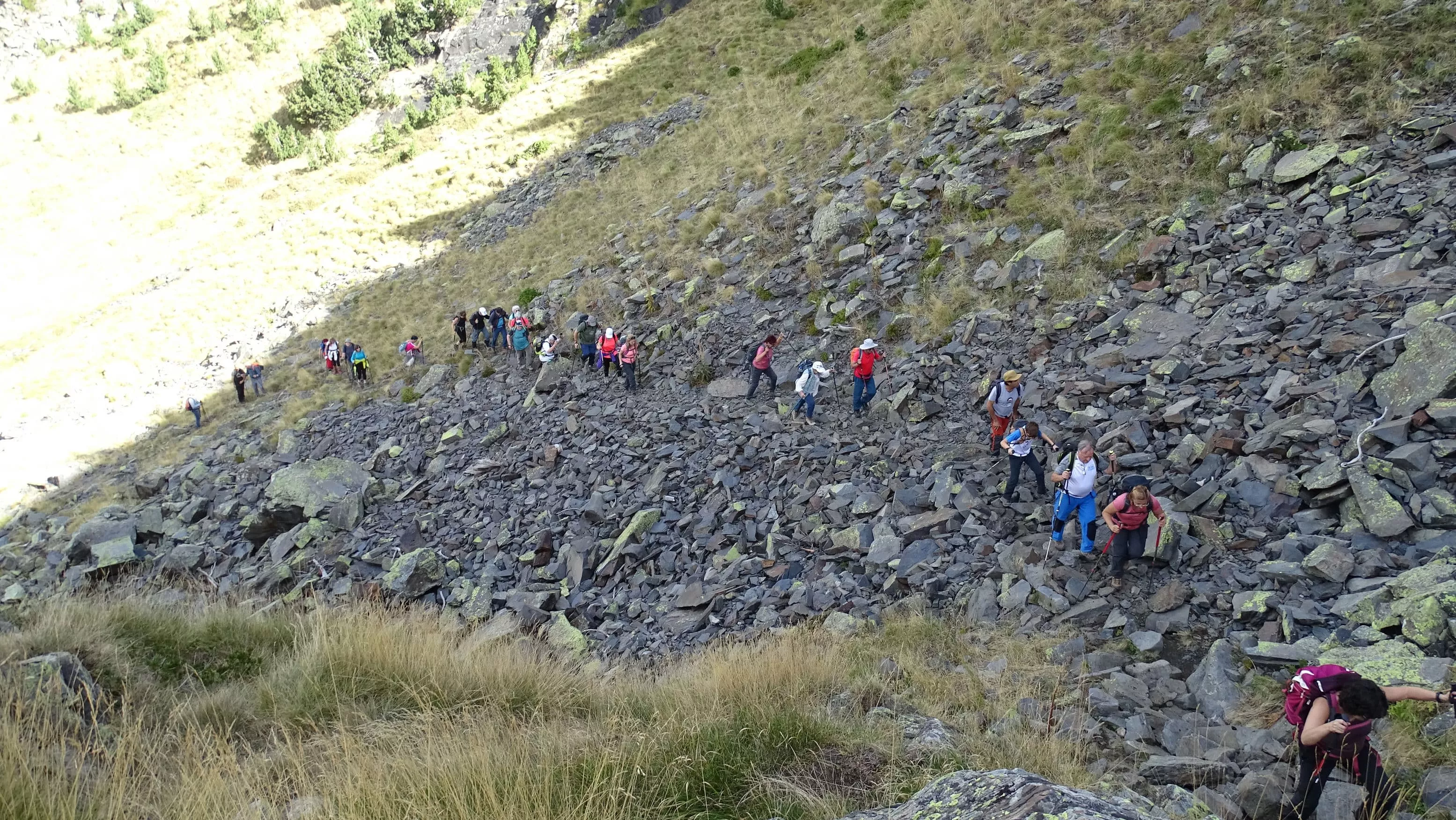 Pedrera en el ibón alto de Billamorta. Foto Alfredo Zazo