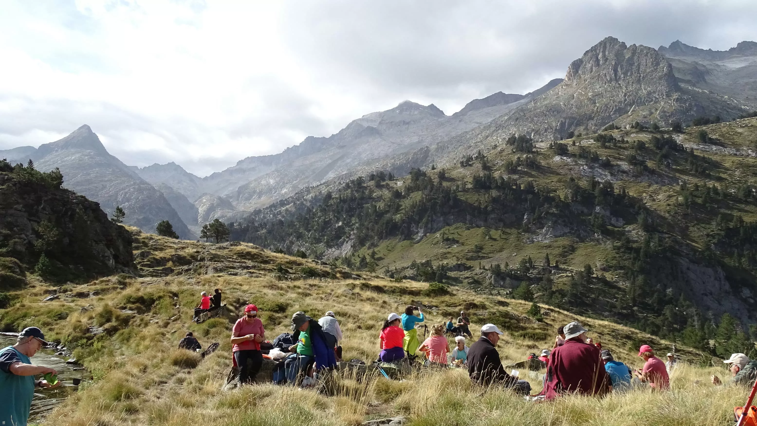 Al fondo el Aneto desde Billamorta. Foto Alfredo Zazo