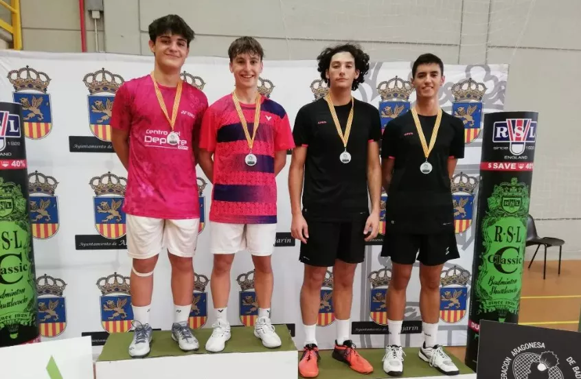 Podios del Bádminton Huesca en Alfajarín.