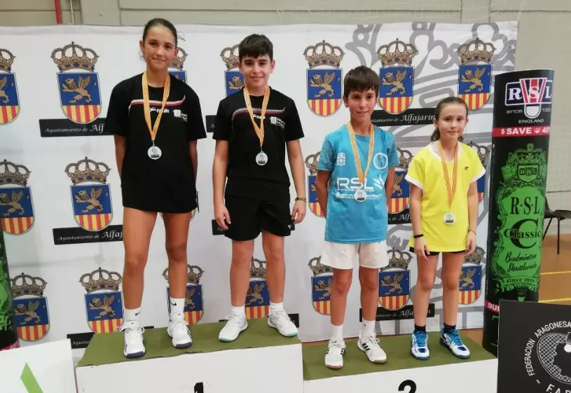 Podios del Bádminton Huesca en Alfajarín.