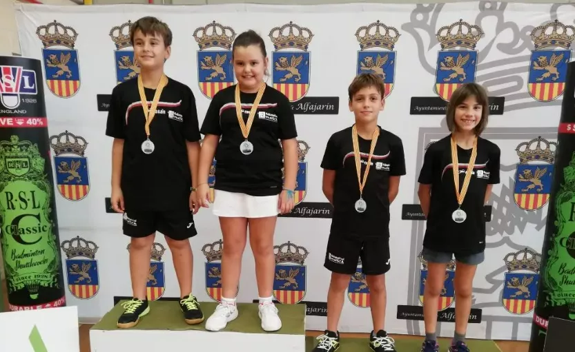 Podios del Bádminton Huesca en Alfajarín.