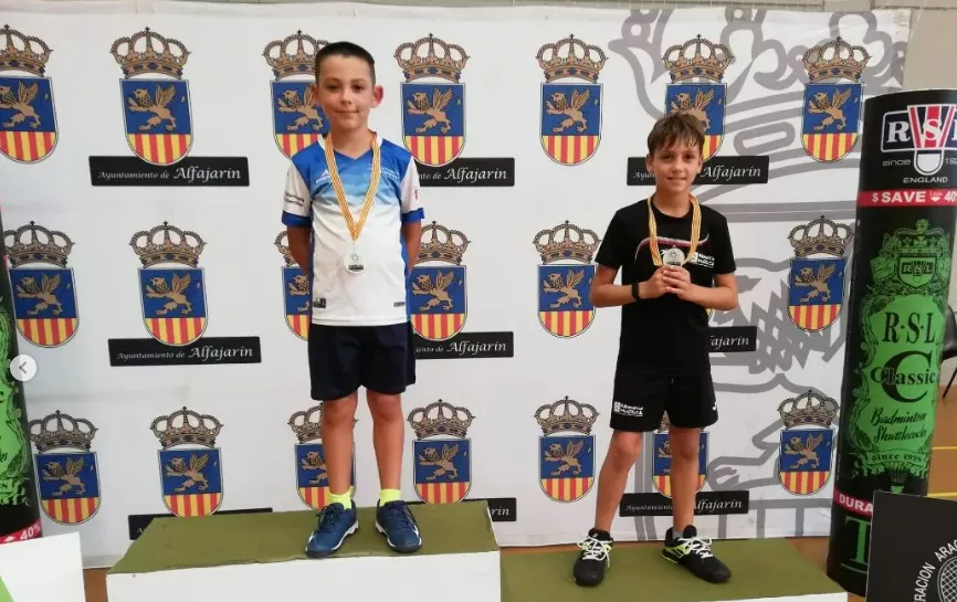 Podios del Bádminton Huesca en Alfajarín.