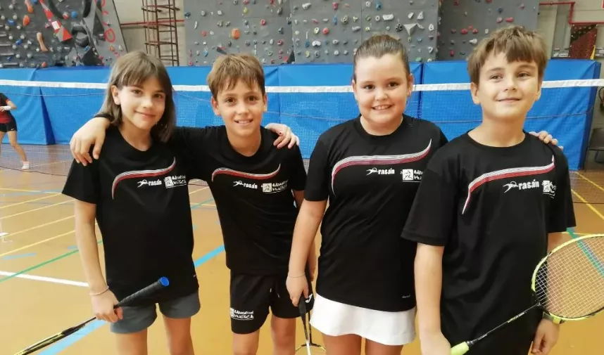 Podios del Bádminton Huesca en Alfajarín.