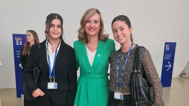Nouria Tibari y Ana Bernués con la ministra de Educación, Pilar Alegría. Nouria Tibari y Ana Bernués con la ministra de Educación, Pilar Alegría.