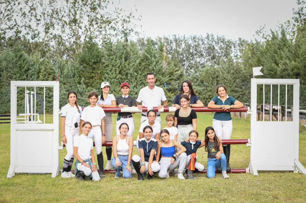 Los jinetes y amazonas de la Hípica Salas participaron el pasado fin de semana en el Concurso Nacional ** en la Yeguada La Ontina de Ontinar del Salz donde lograron brillantes resultados.