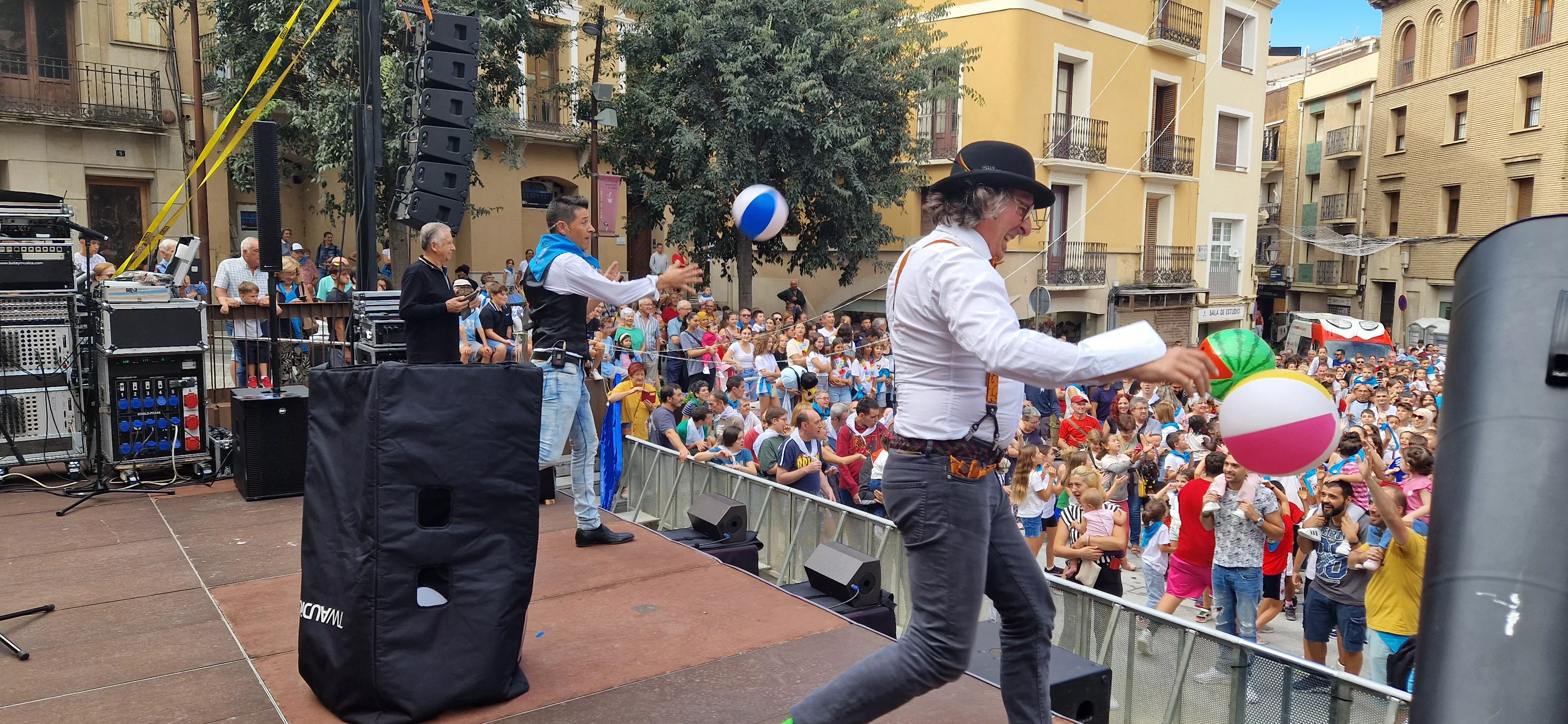 Comienzan las fiestas de Monzón 2023. Foto Myriam Martínez 