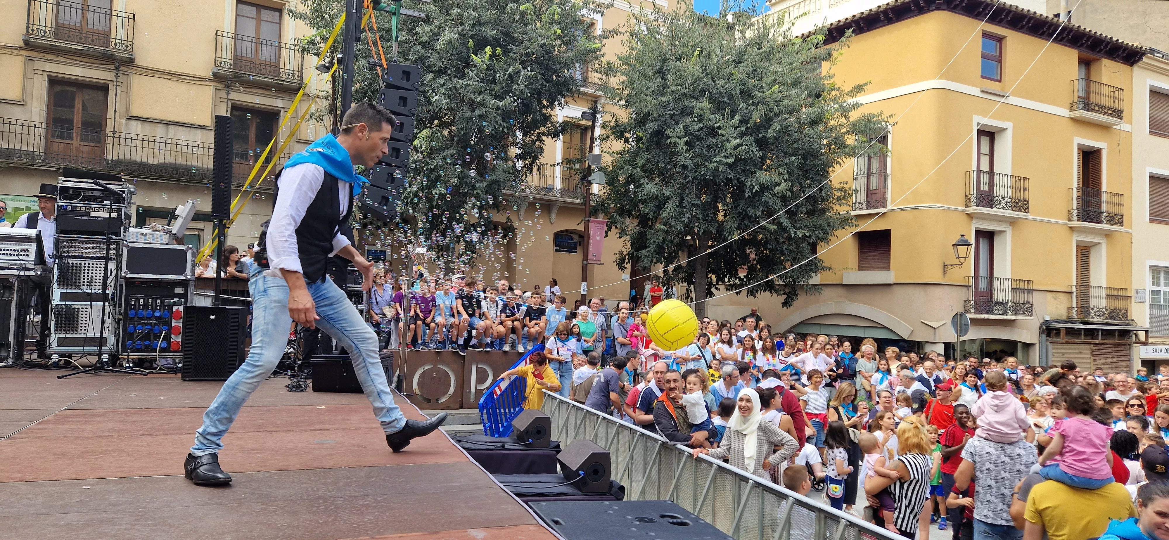 Comienzan las fiestas de Monzón 2023. Foto Myriam Martínez 