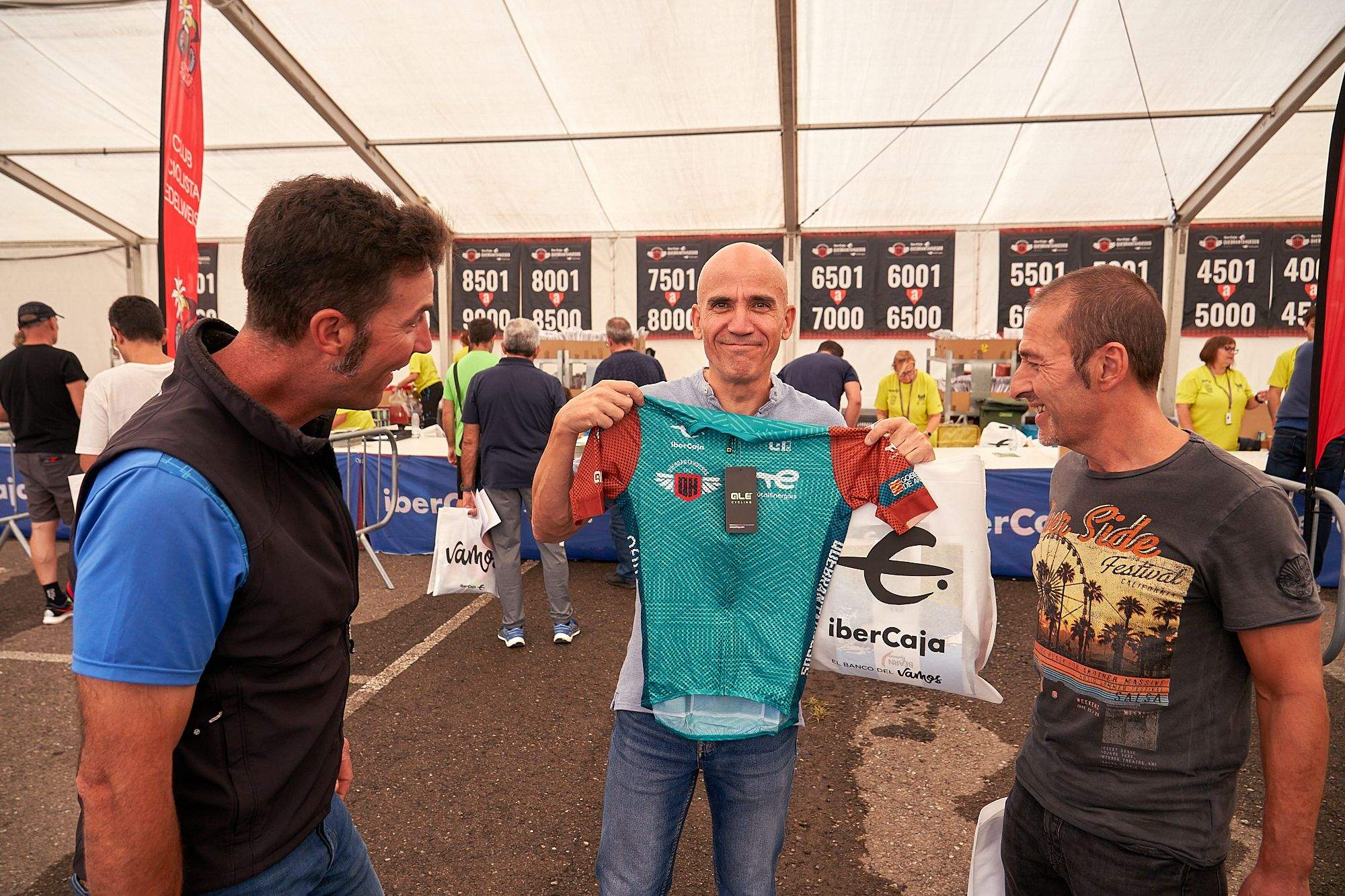 Sabiñánigo ya vive la Quebrantahuesos. FOTO: DOBLE JOTA