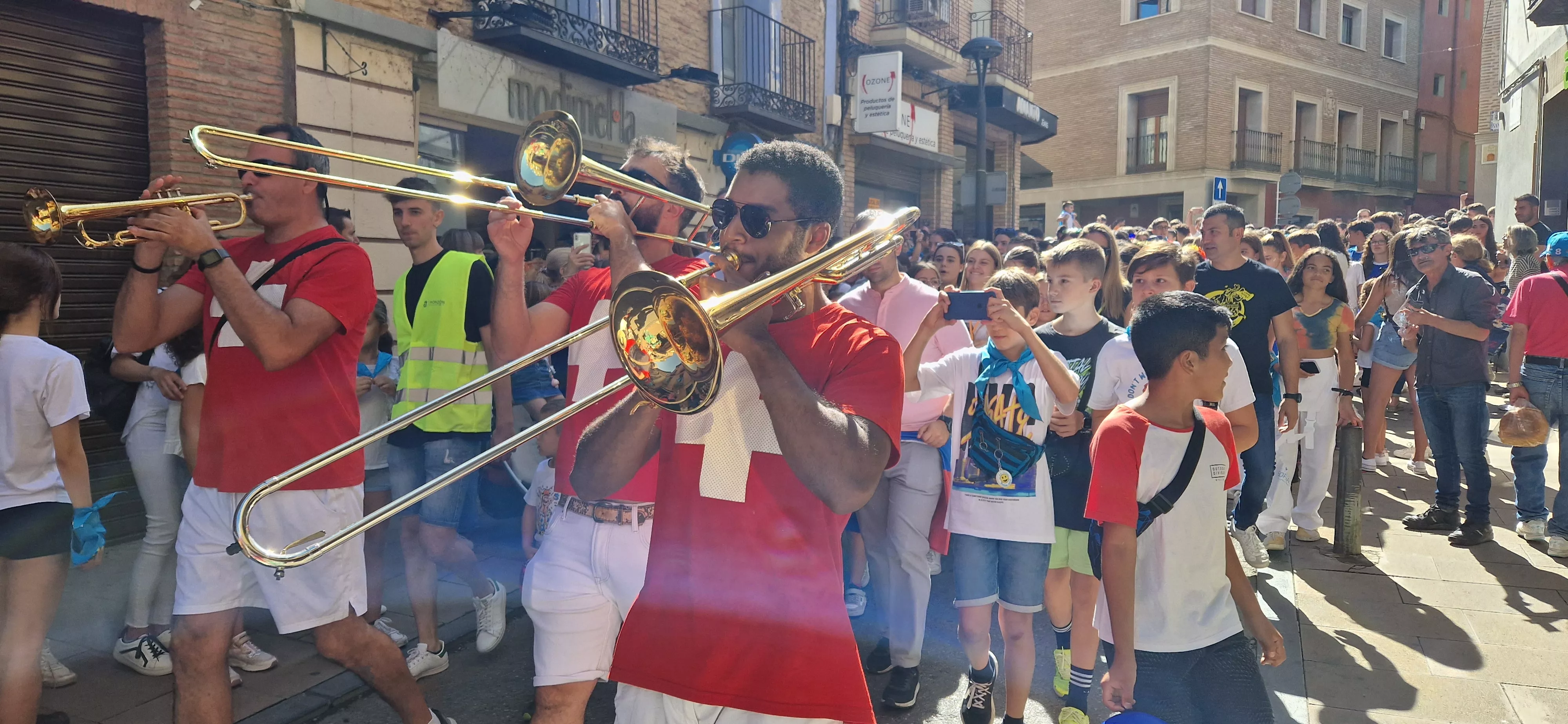 Comienzan las fiestas de Monzón 2023. Foto Myriam Martínez 