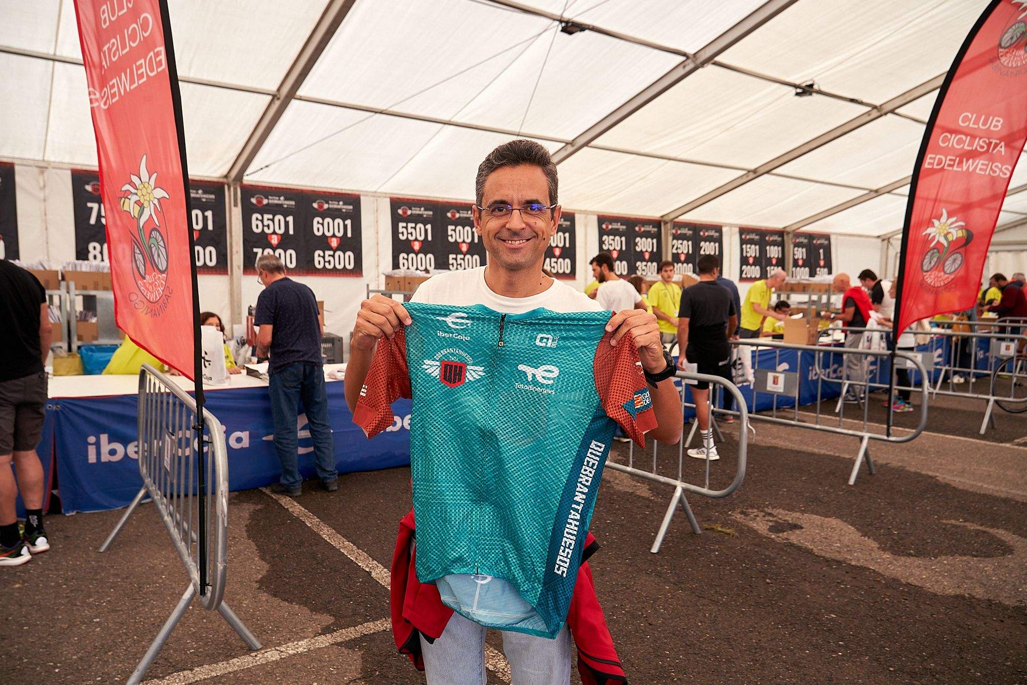 Sabiñánigo ya vive la Quebrantahuesos. FOTO: DOBLE JOTA