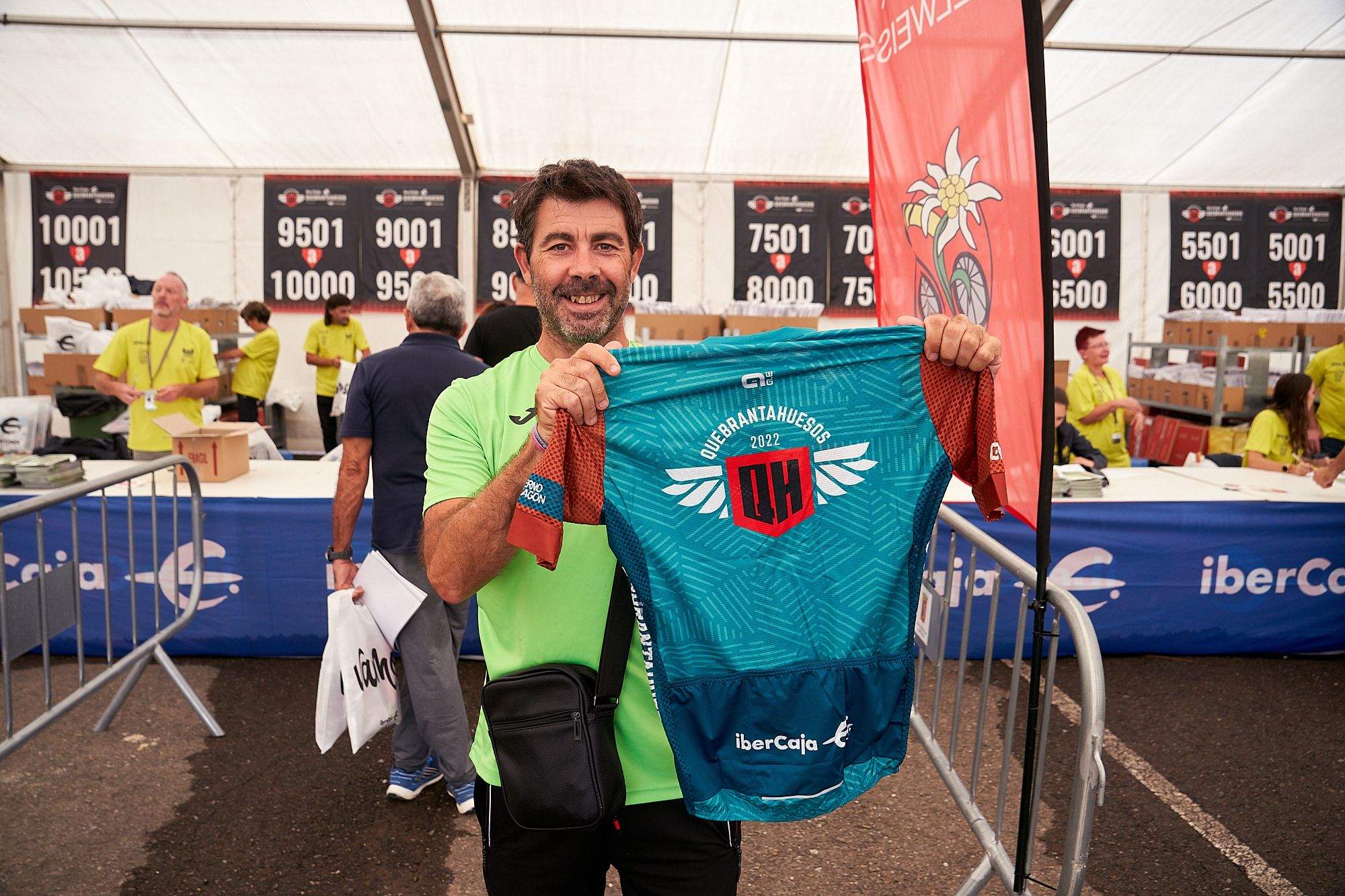 Sabiñánigo ya vive la Quebrantahuesos. FOTO: DOBLE JOTA