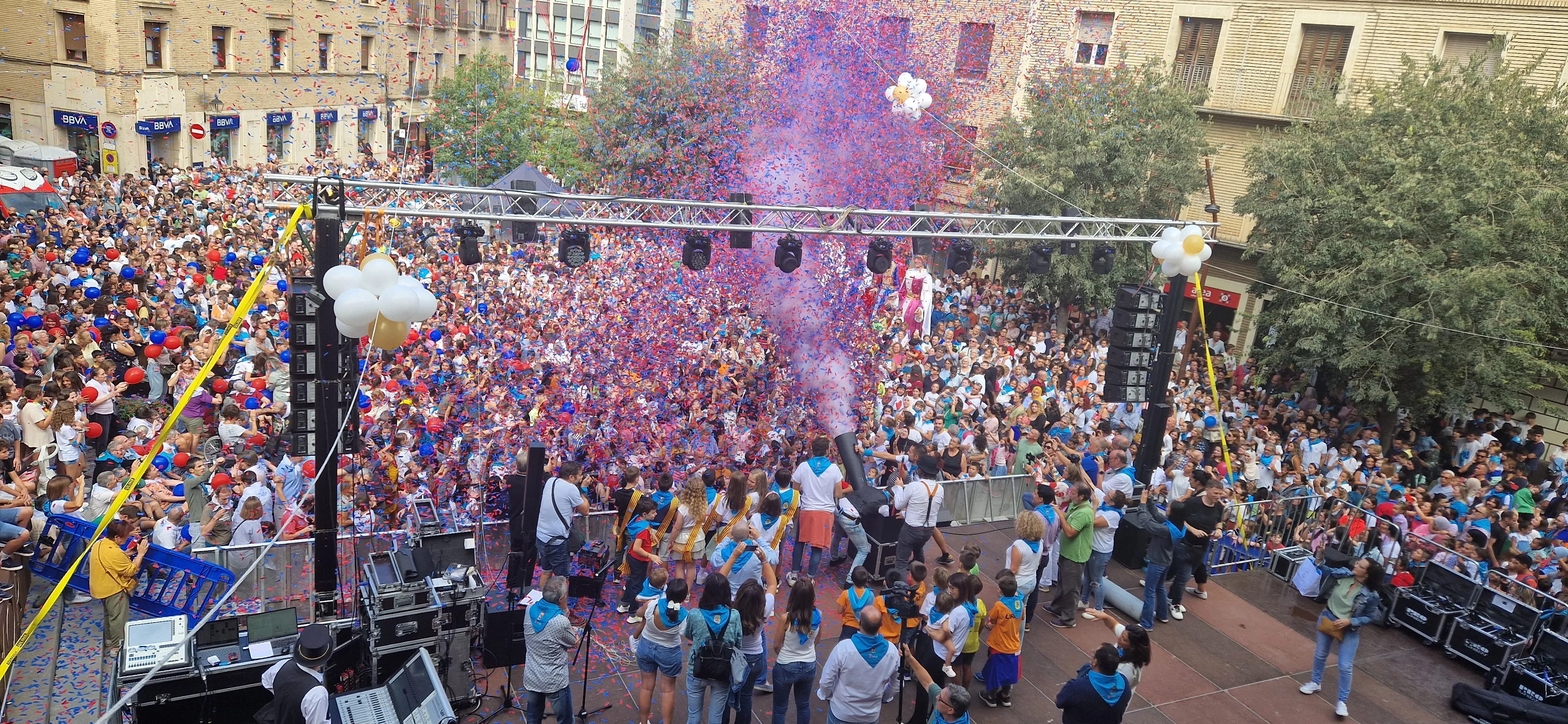 El ‘codetazo infantil’ marca este miércoles el inicio de San Mateo. Foto Myriam Martínez
