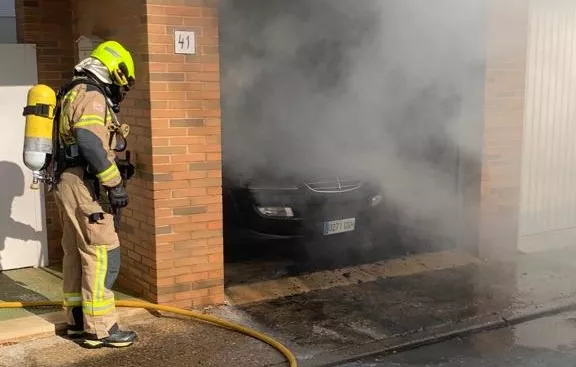 Arde un vehículo en Yéqueda.