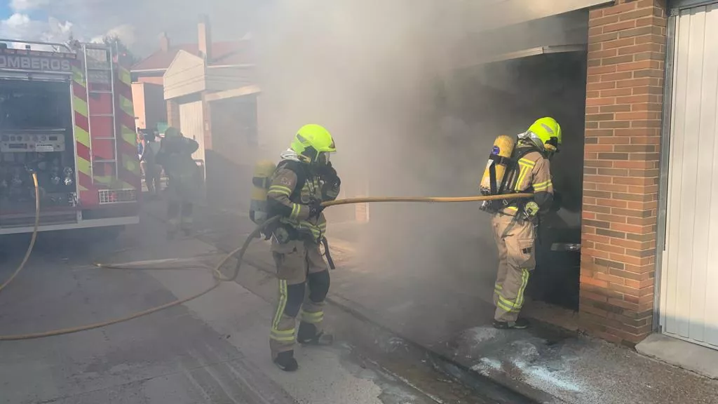 Arde un vehículo en Yéqueda.