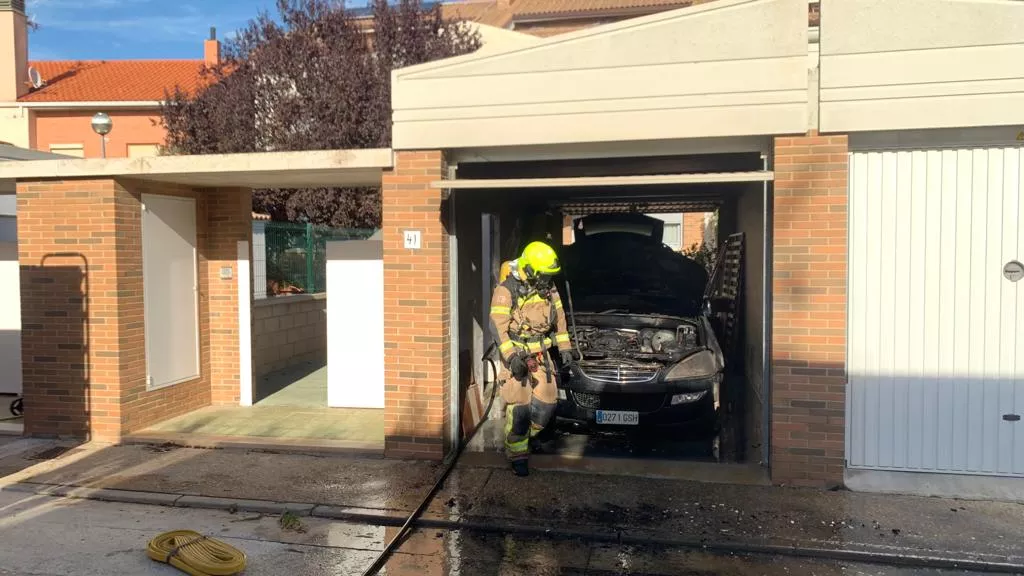 Arde un vehículo en Yéqueda.