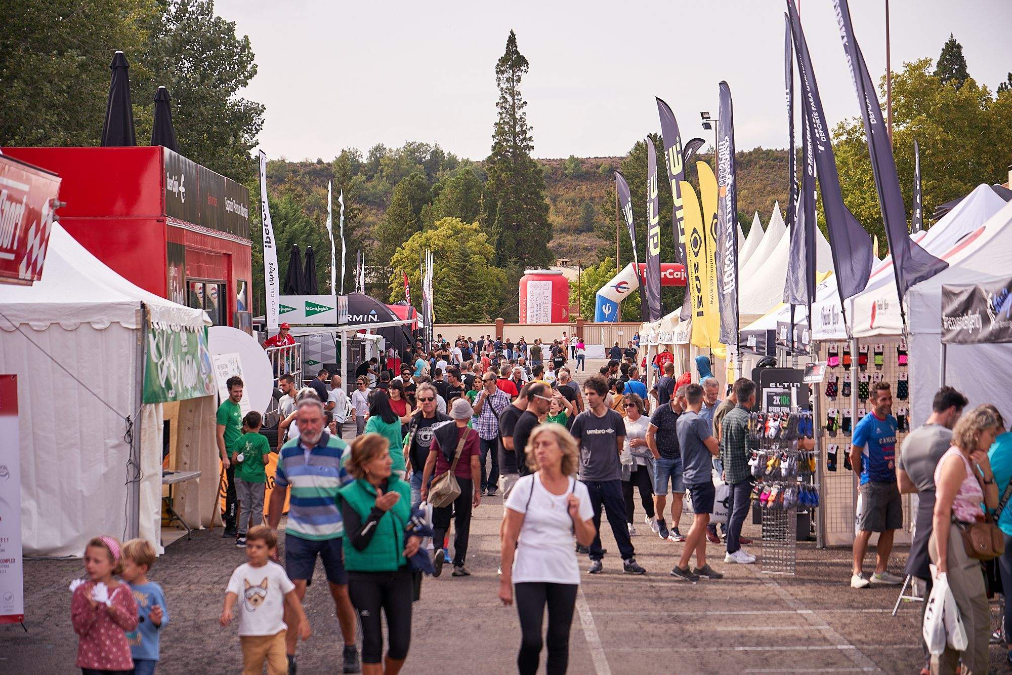 Sabiñánigo ya vive la Quebrantahuesos. FOTO: DOBLE JOTA