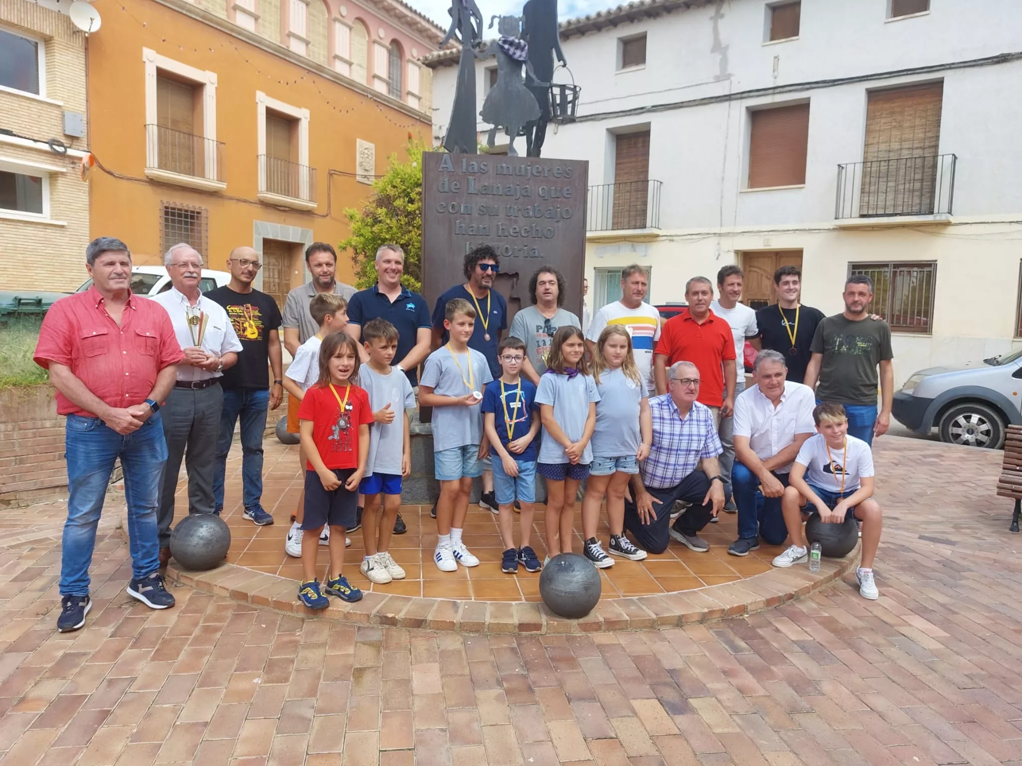 Foto de familia de los participantes en el torneo najino.