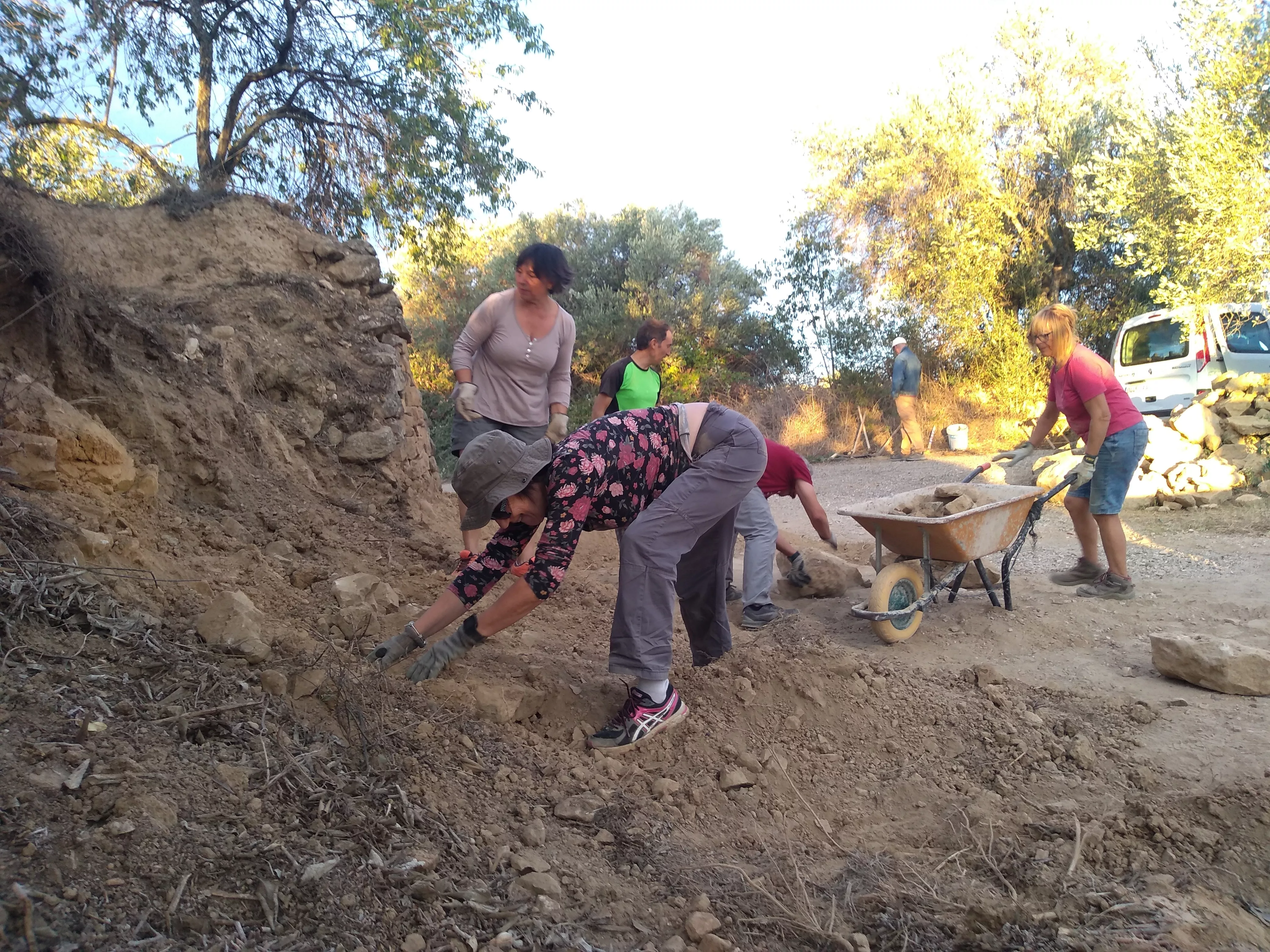 Preparativos del muro con la población de Sieso.