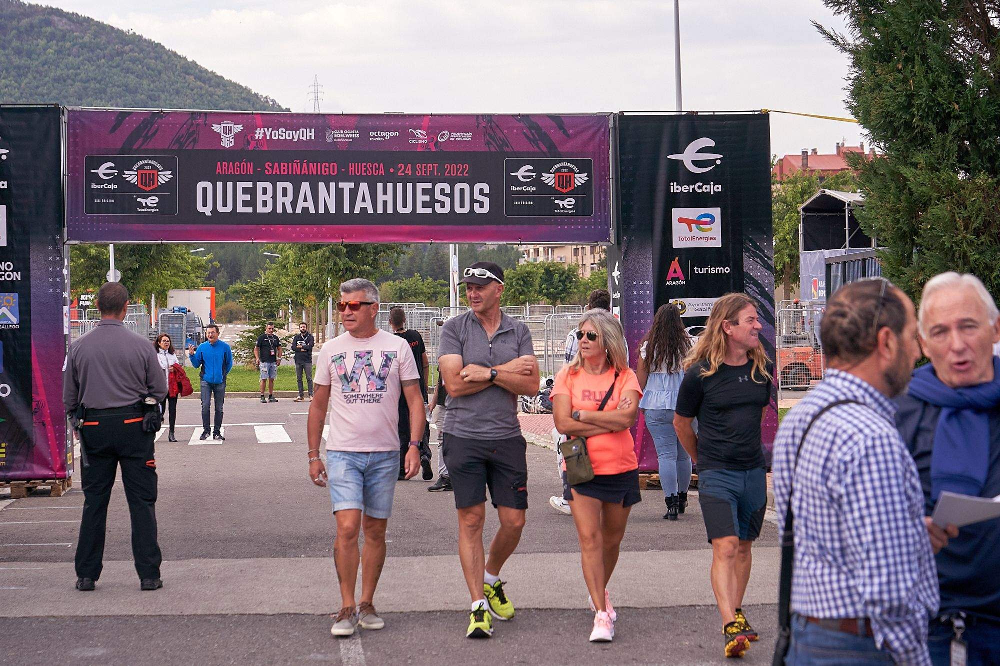 Sabiñánigo ya vive la Quebrantahuesos. FOTO: DOBLE JOTA