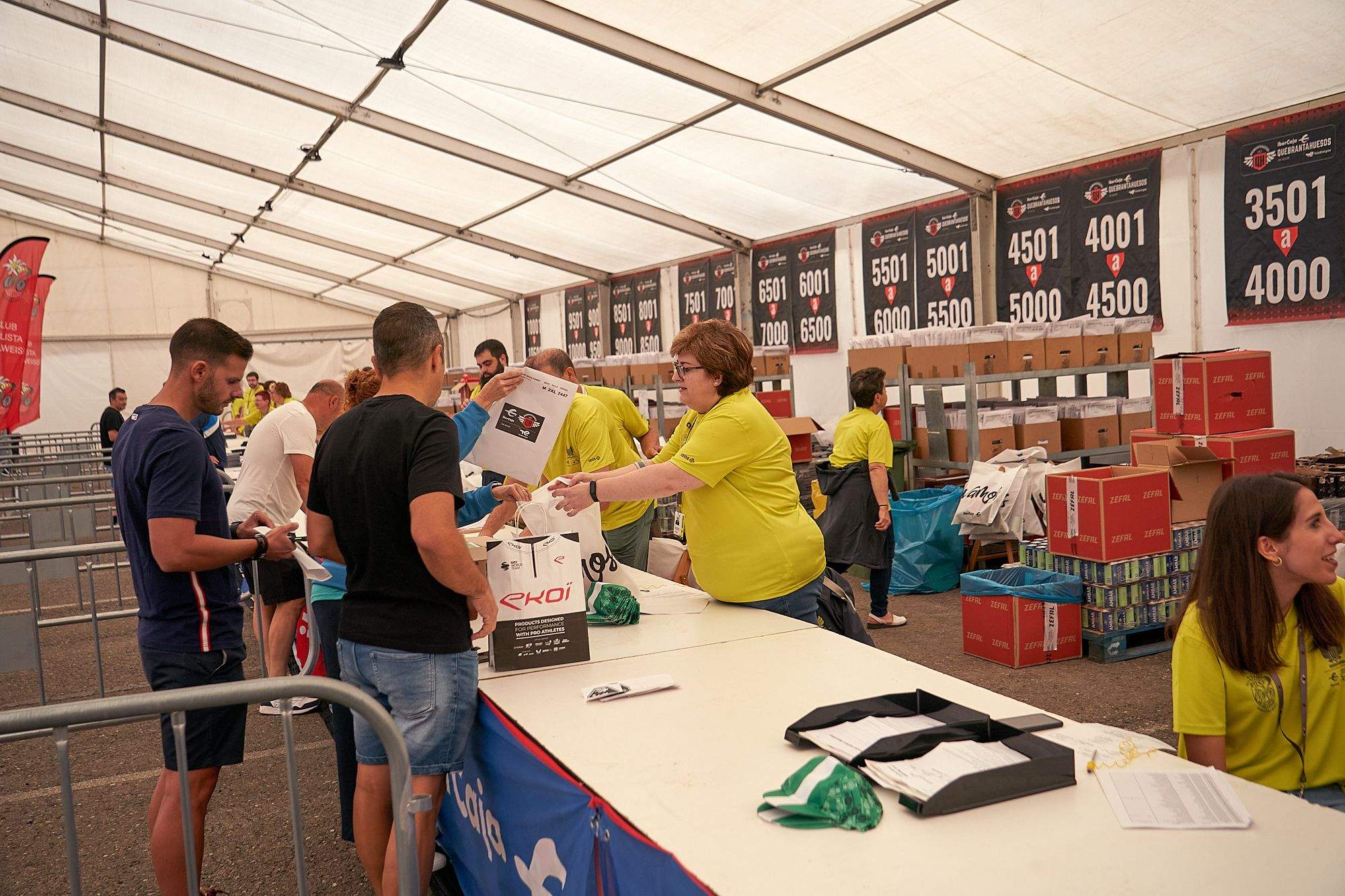 Sabiñánigo ya vive la Quebrantahuesos. FOTO: DOBLE JOTA