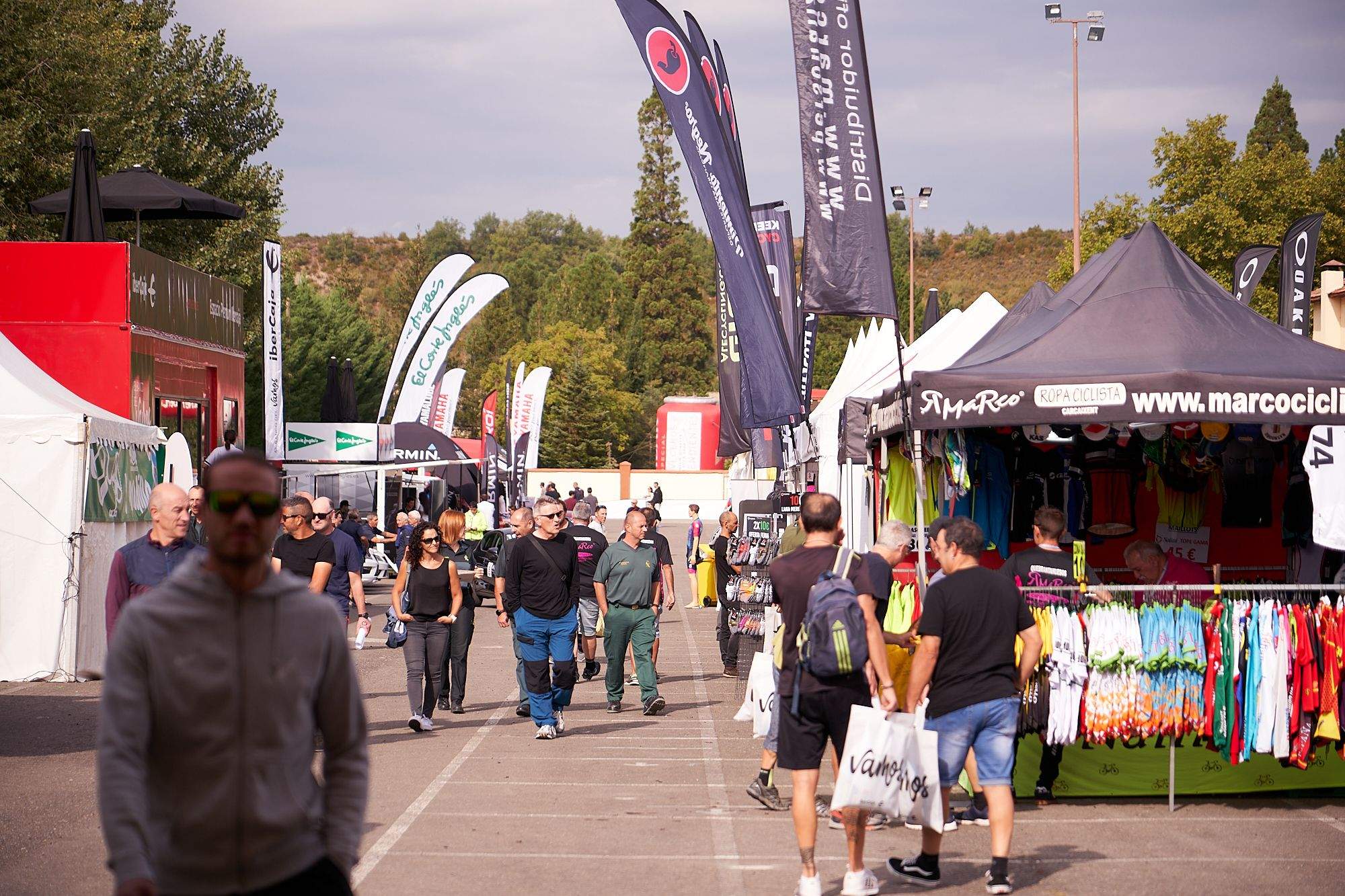 Sabiñánigo ya vive la Quebrantahuesos. FOTO: DOBLE JOTA