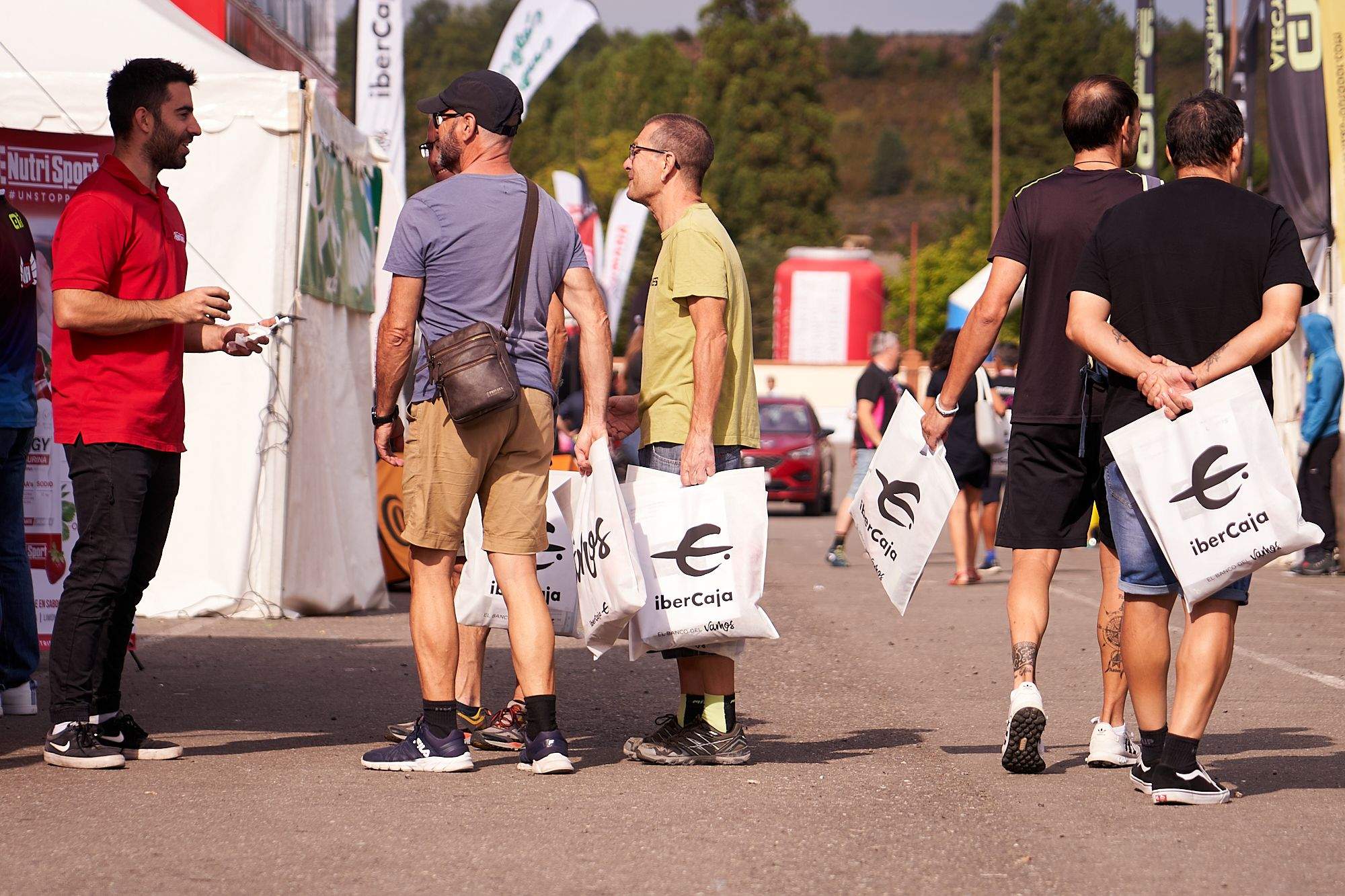 Sabiñánigo ya vive la Quebrantahuesos. FOTO: DOBLE JOTA