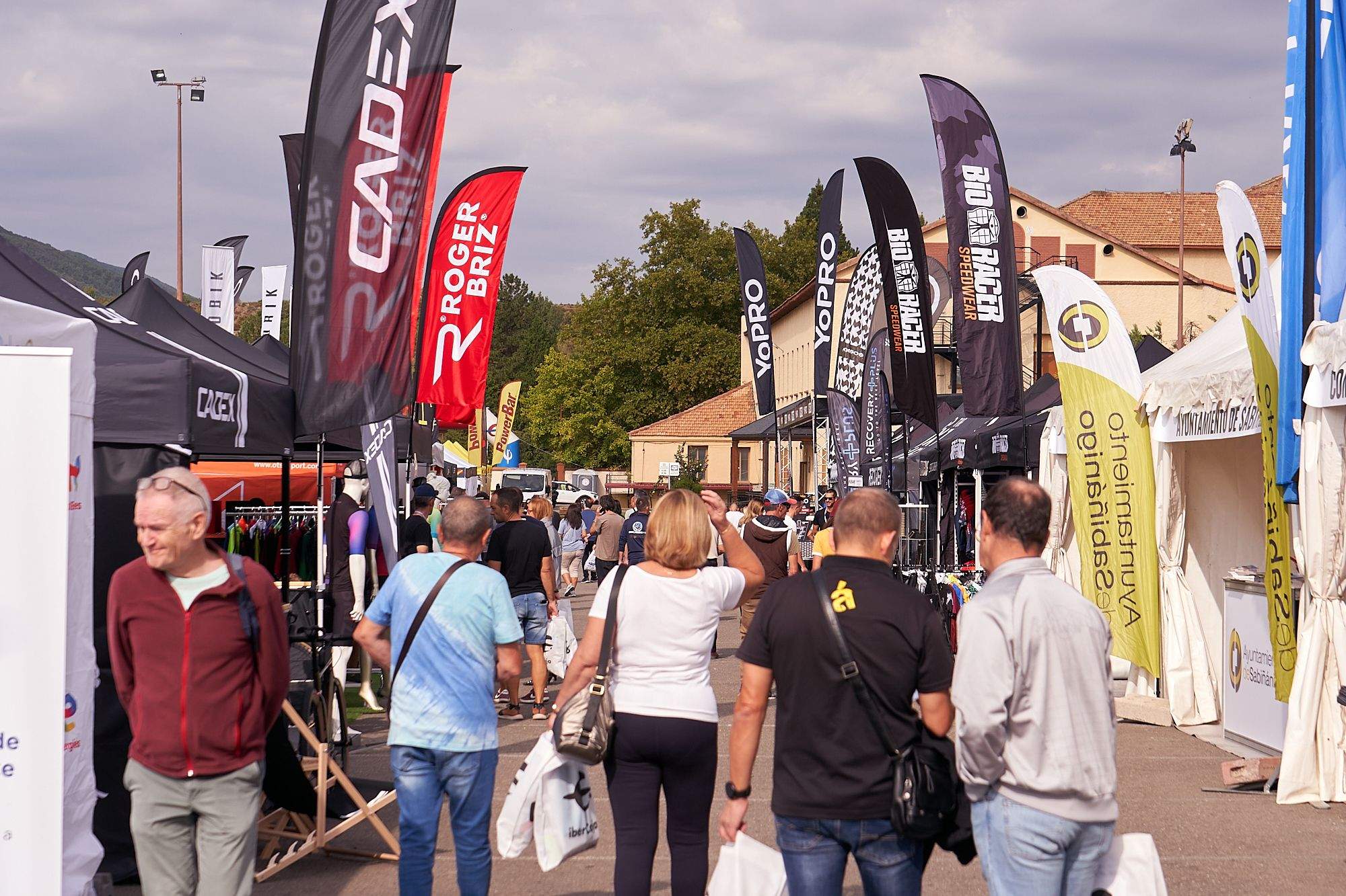 Sabiñánigo ya vive la Quebrantahuesos. FOTO: DOBLE JOTA