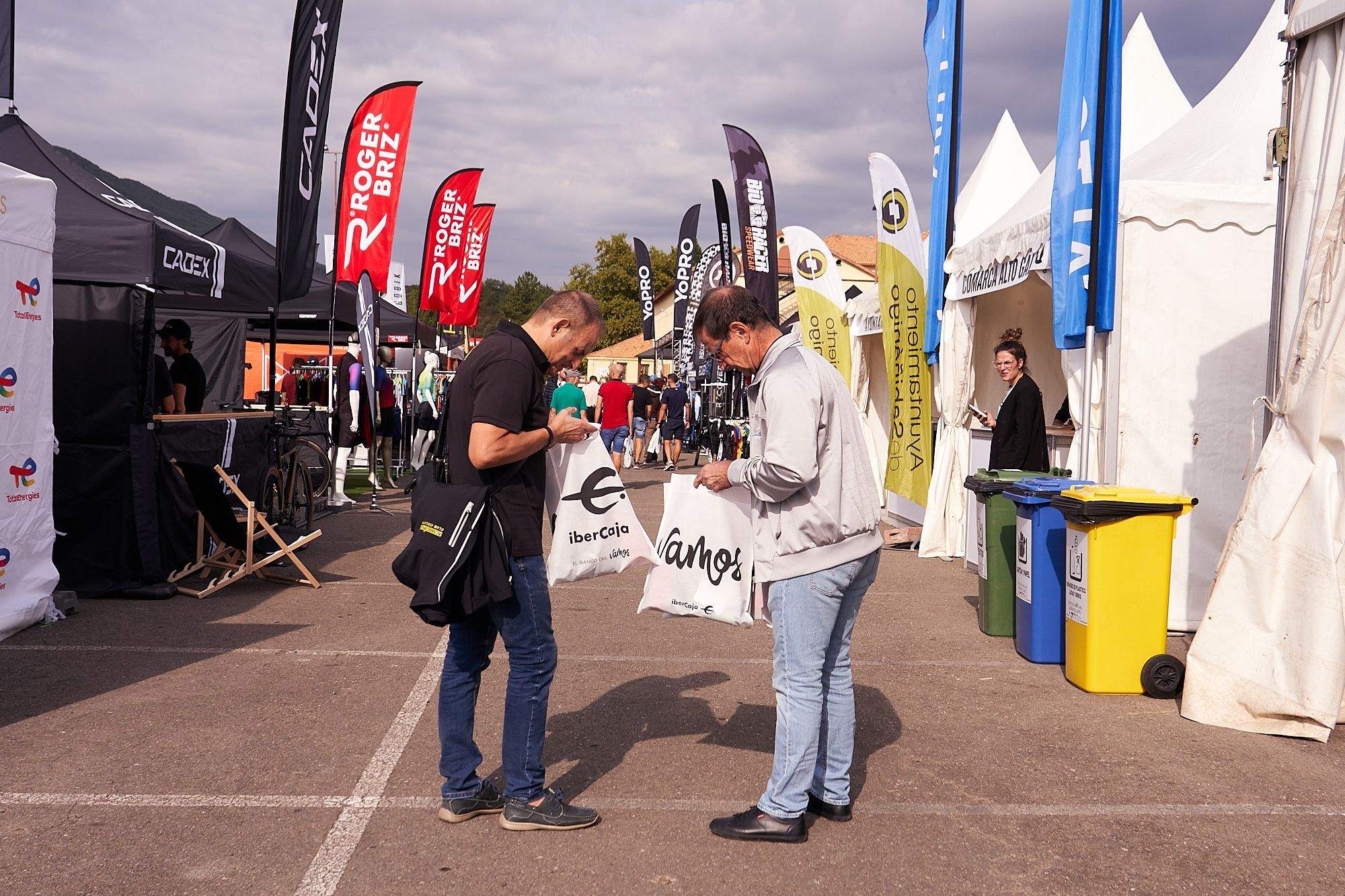 Sabiñánigo ya vive la Quebrantahuesos. FOTO: DOBLE JOTA