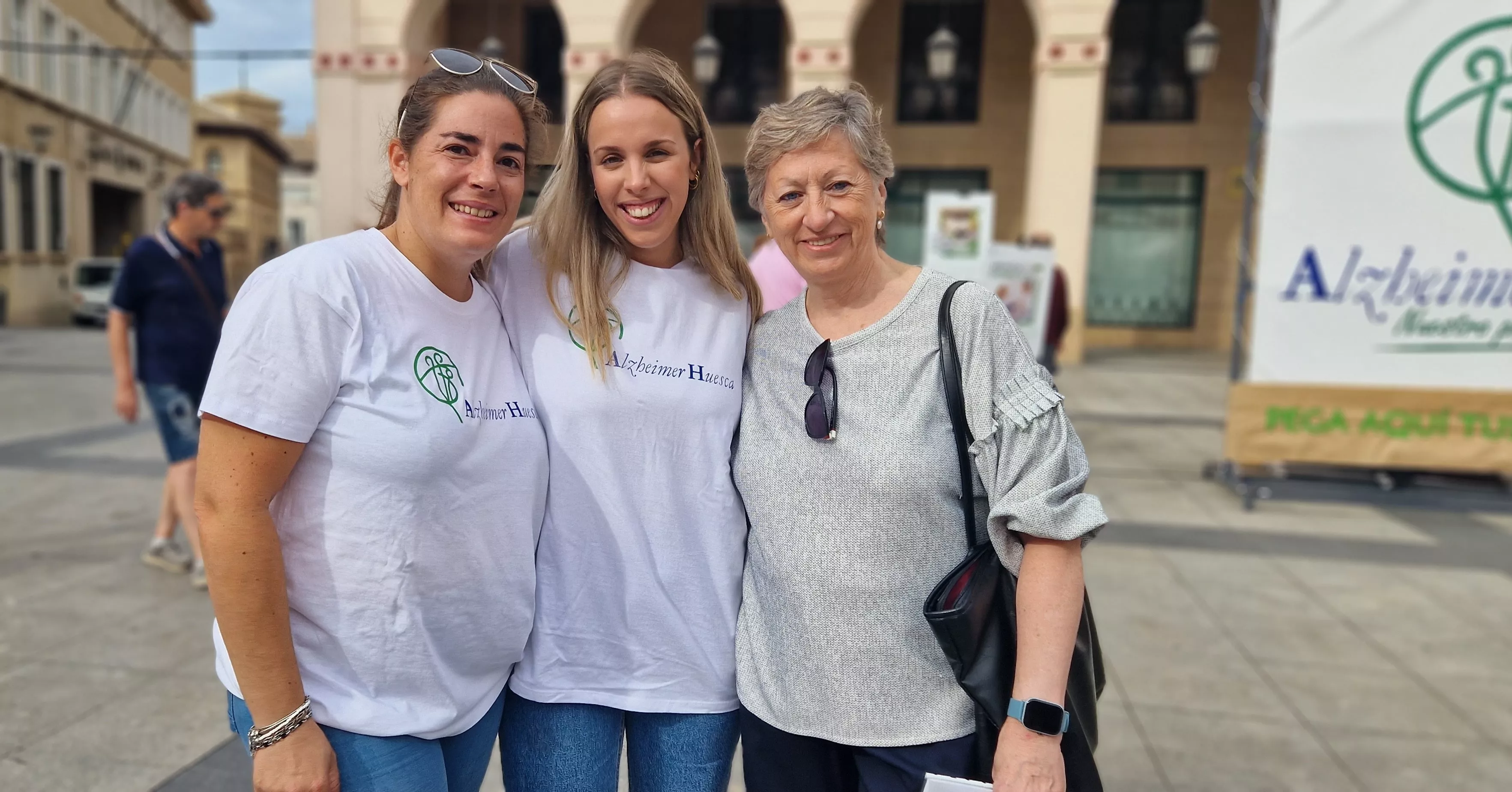 Profesionales de Alzhéimer Huesca. Día Mundial del Alzhéimer en Huesca. Foto Myriam Martínez 