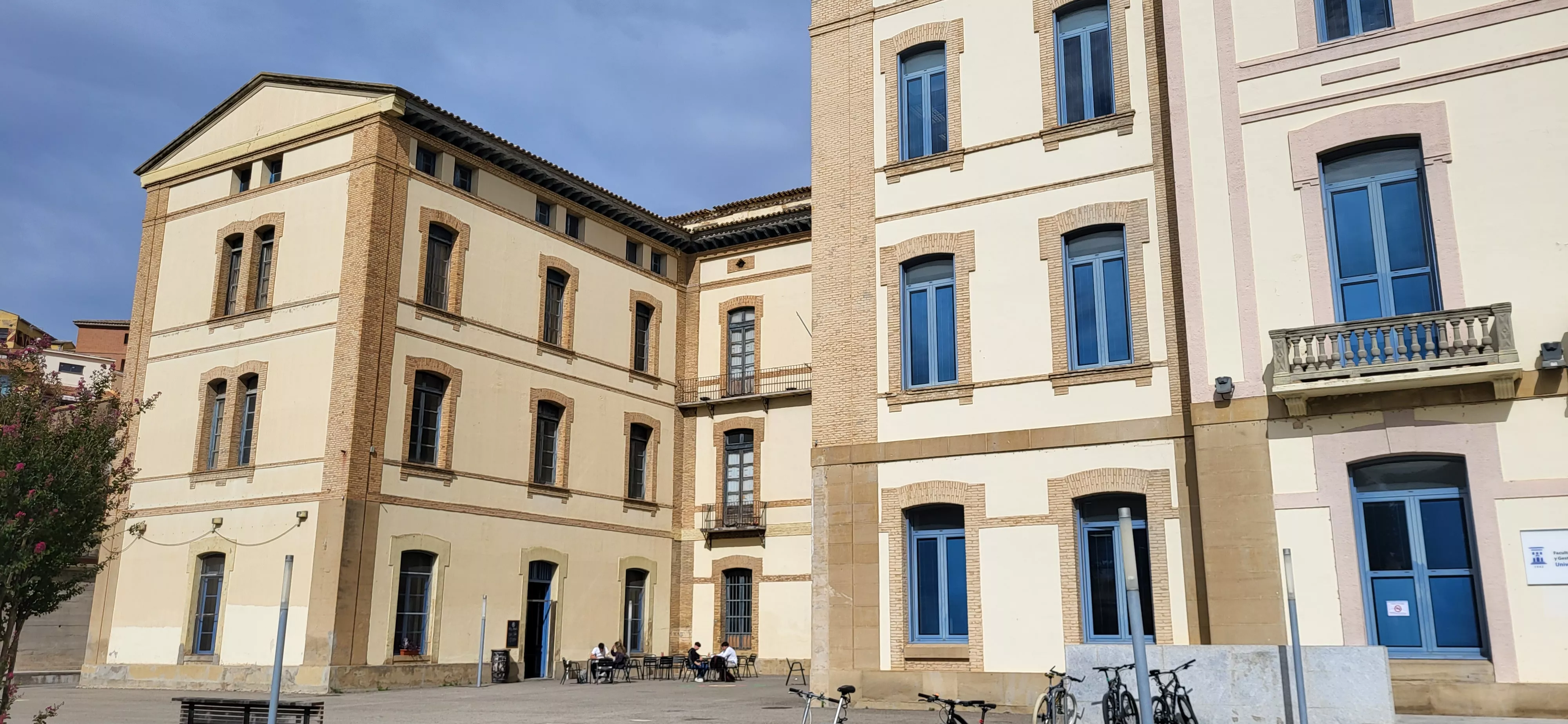Edificio, a la izquierda, que va a acoger Medicina y Enfermería. Edificio, a la izquierda, que va a acoger Medicina y Enfermería.