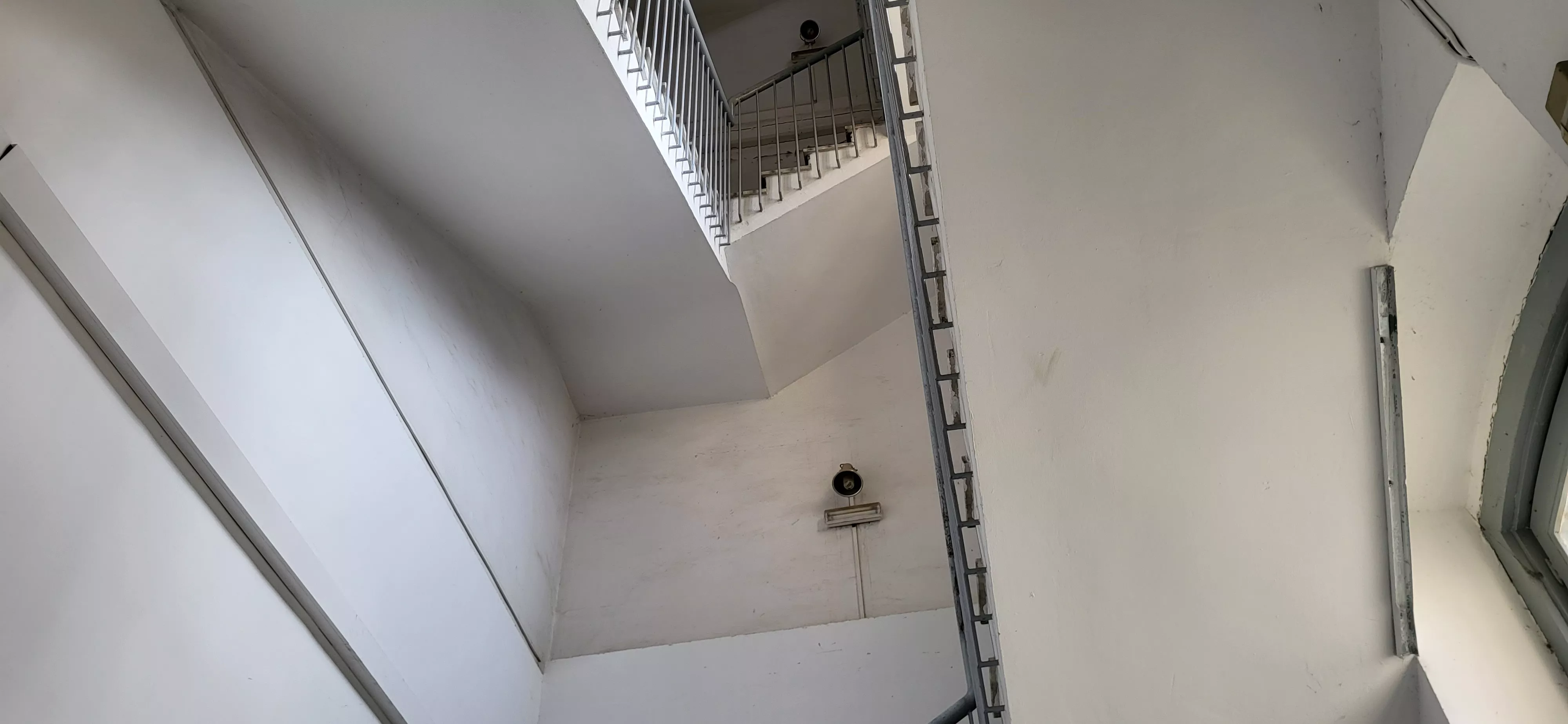 Edificio de la antigua residencia de niños de Huesca que se va a rehabilitar para albergar Medicina y Enfermería.