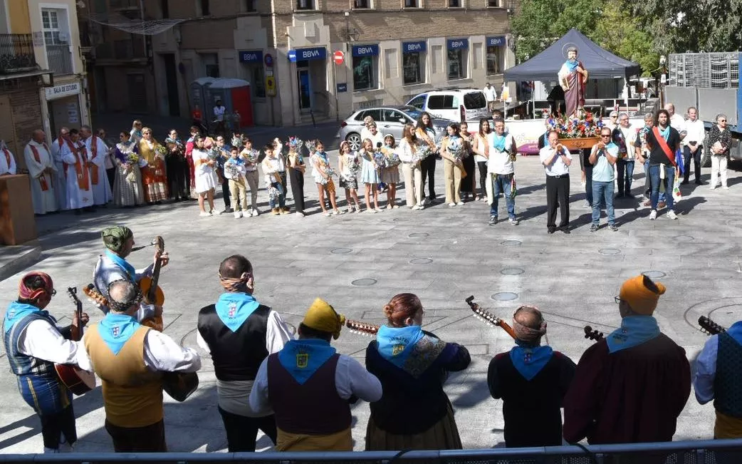 Procesión y ofrenda en el día de San Mateo en Monzón.