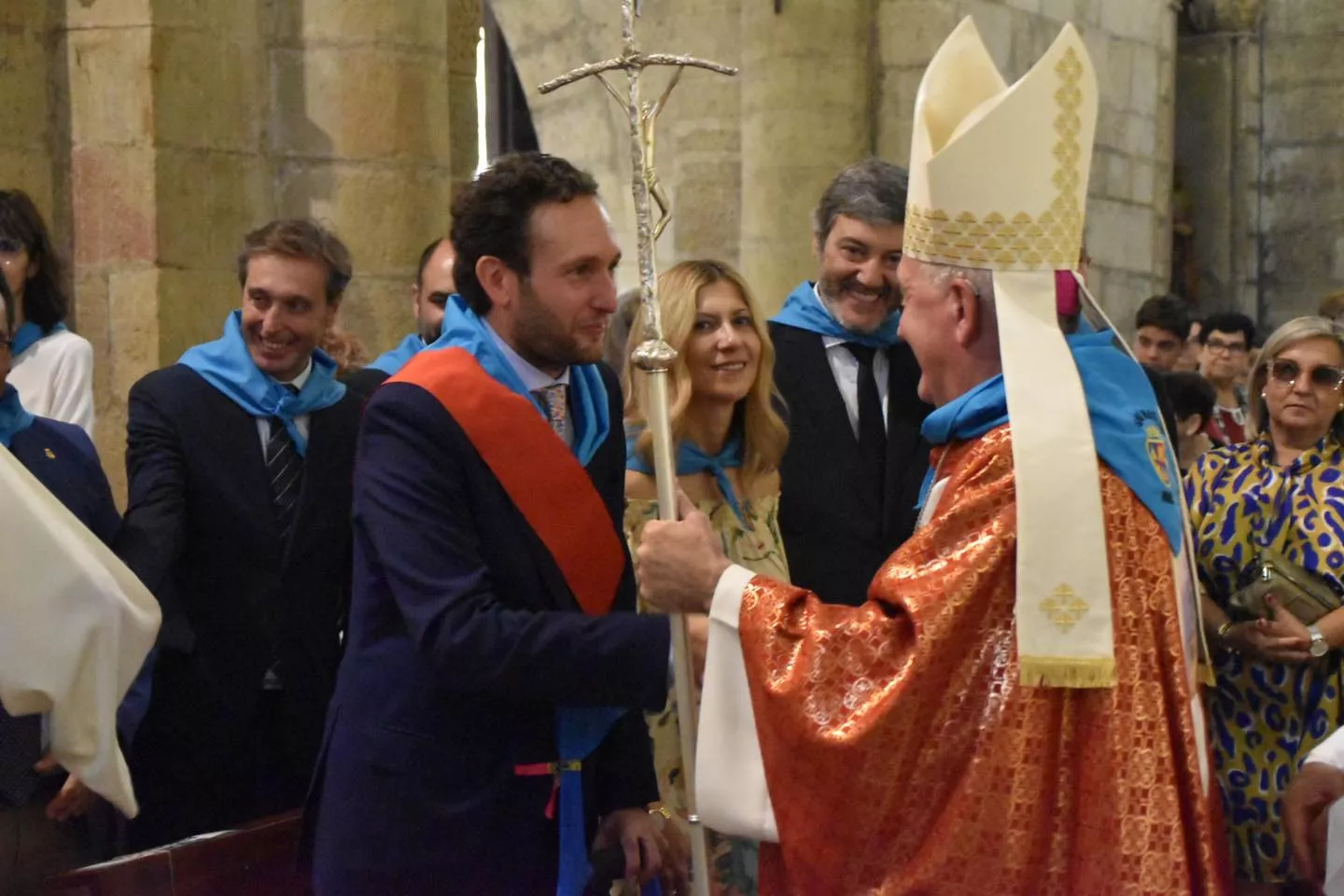 Procesión y ofrenda en el día de San Mateo en Monzón.