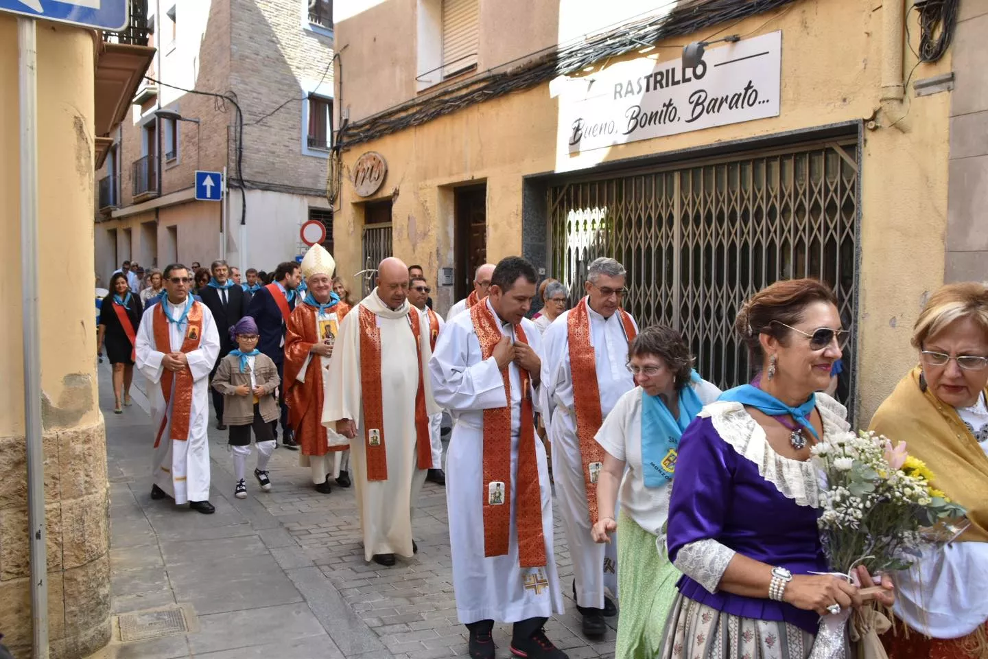 Procesión y ofrenda en el día de San Mateo en Monzón.