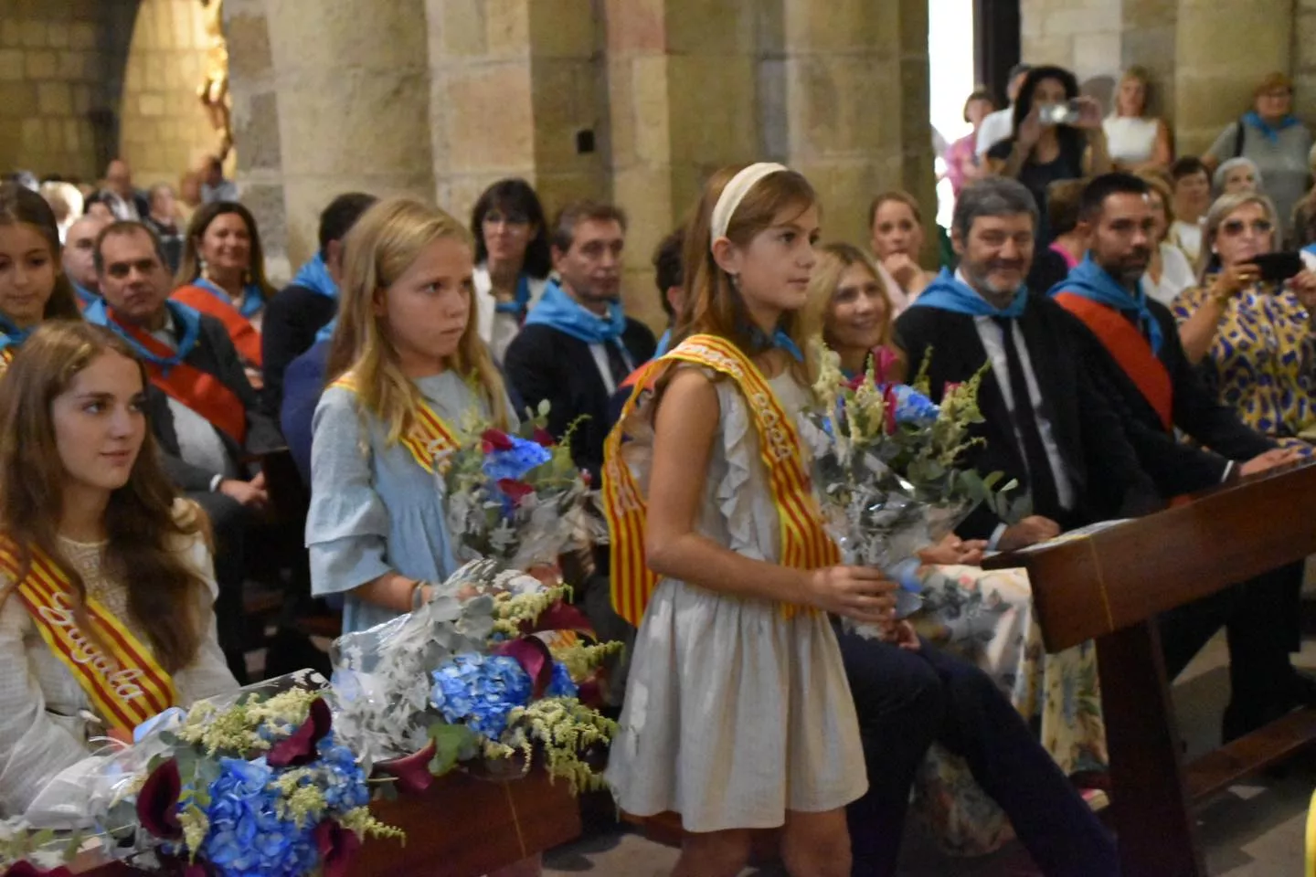 Procesión y ofrenda en el día de San Mateo en Monzón.