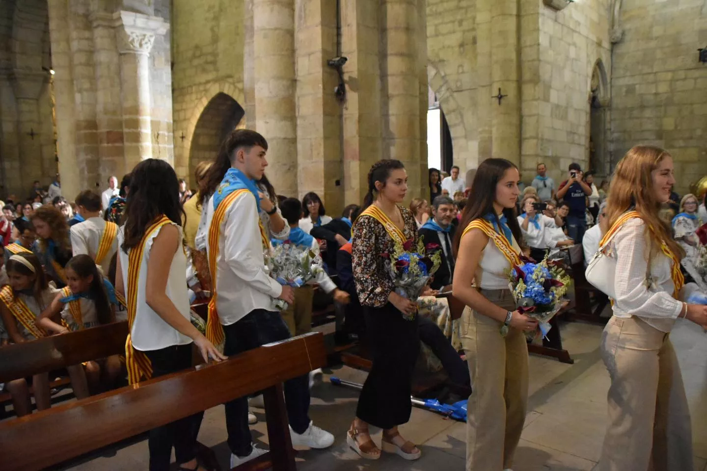 Procesión y ofrenda en el día de San Mateo en Monzón.