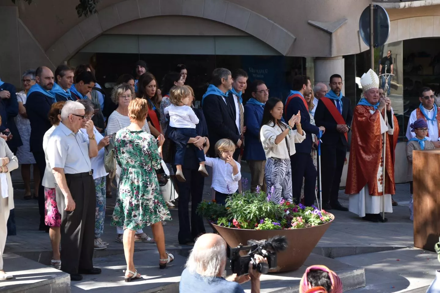 Procesión y ofrenda en el día de San Mateo en Monzón.