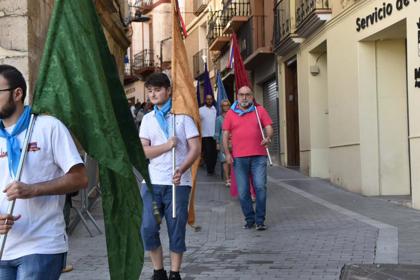 Procesión y ofrenda en el día de San Mateo en Monzón.