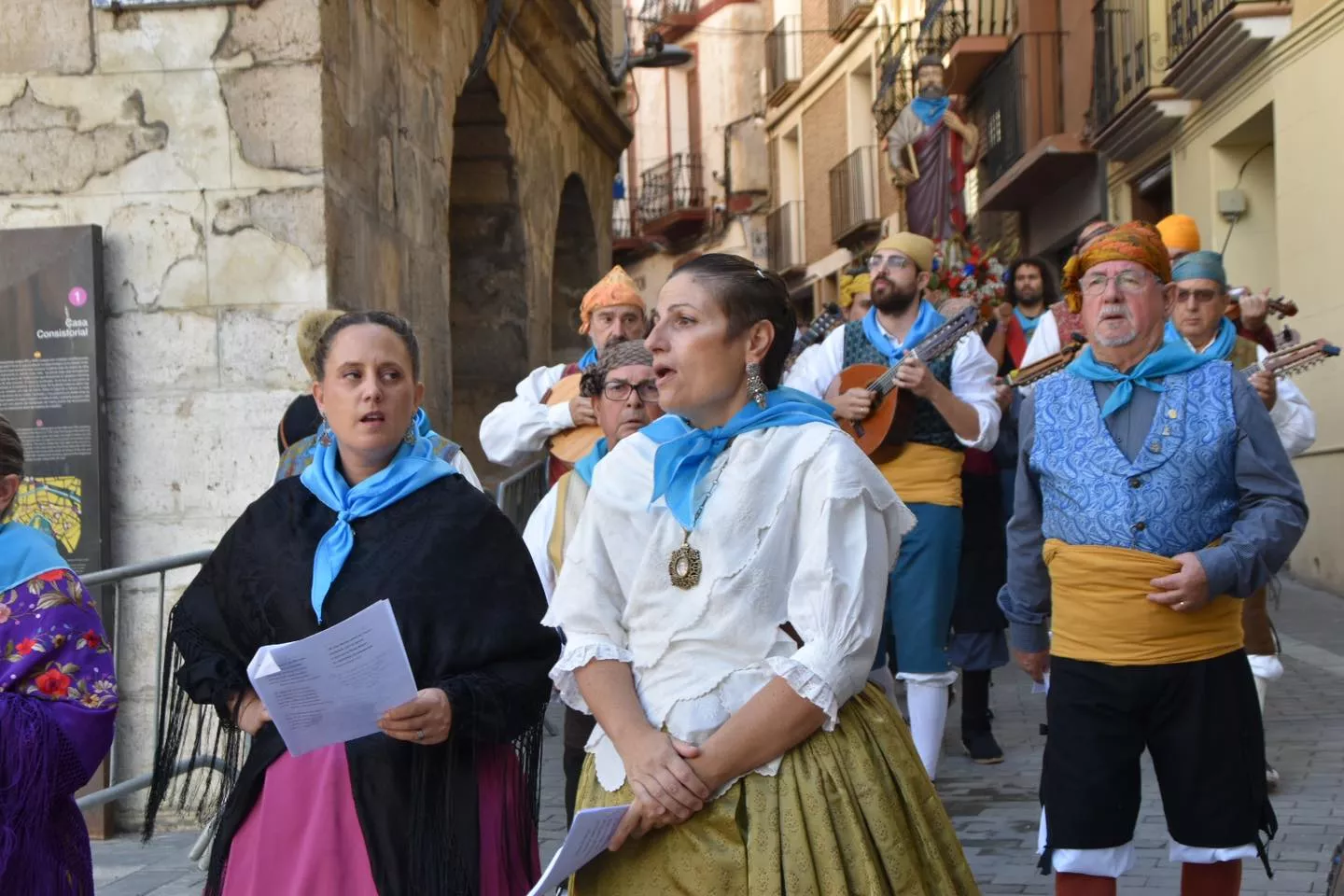 Procesión y ofrenda en el día de San Mateo en Monzón.